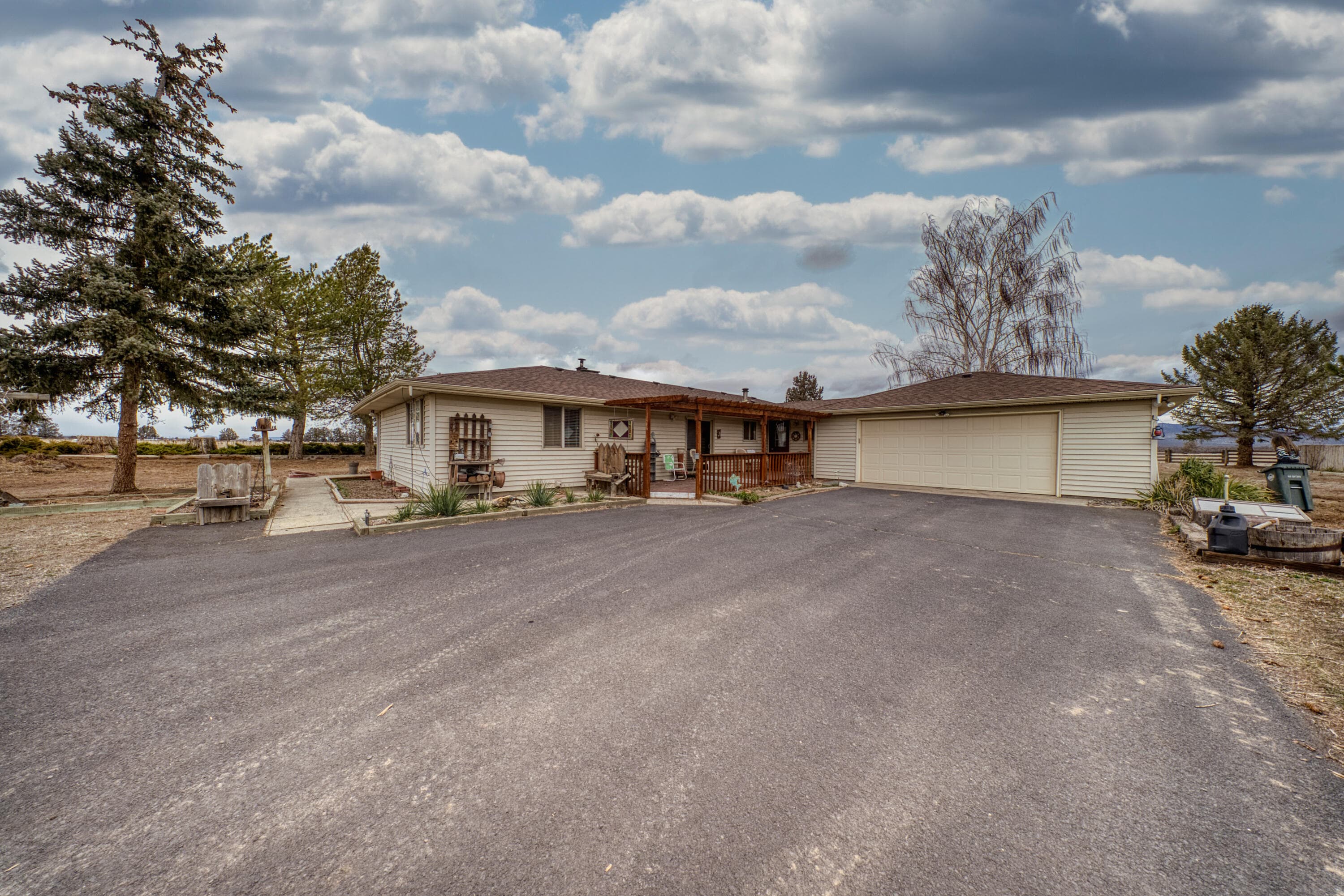 Primary photo of 26690 Horsell Road