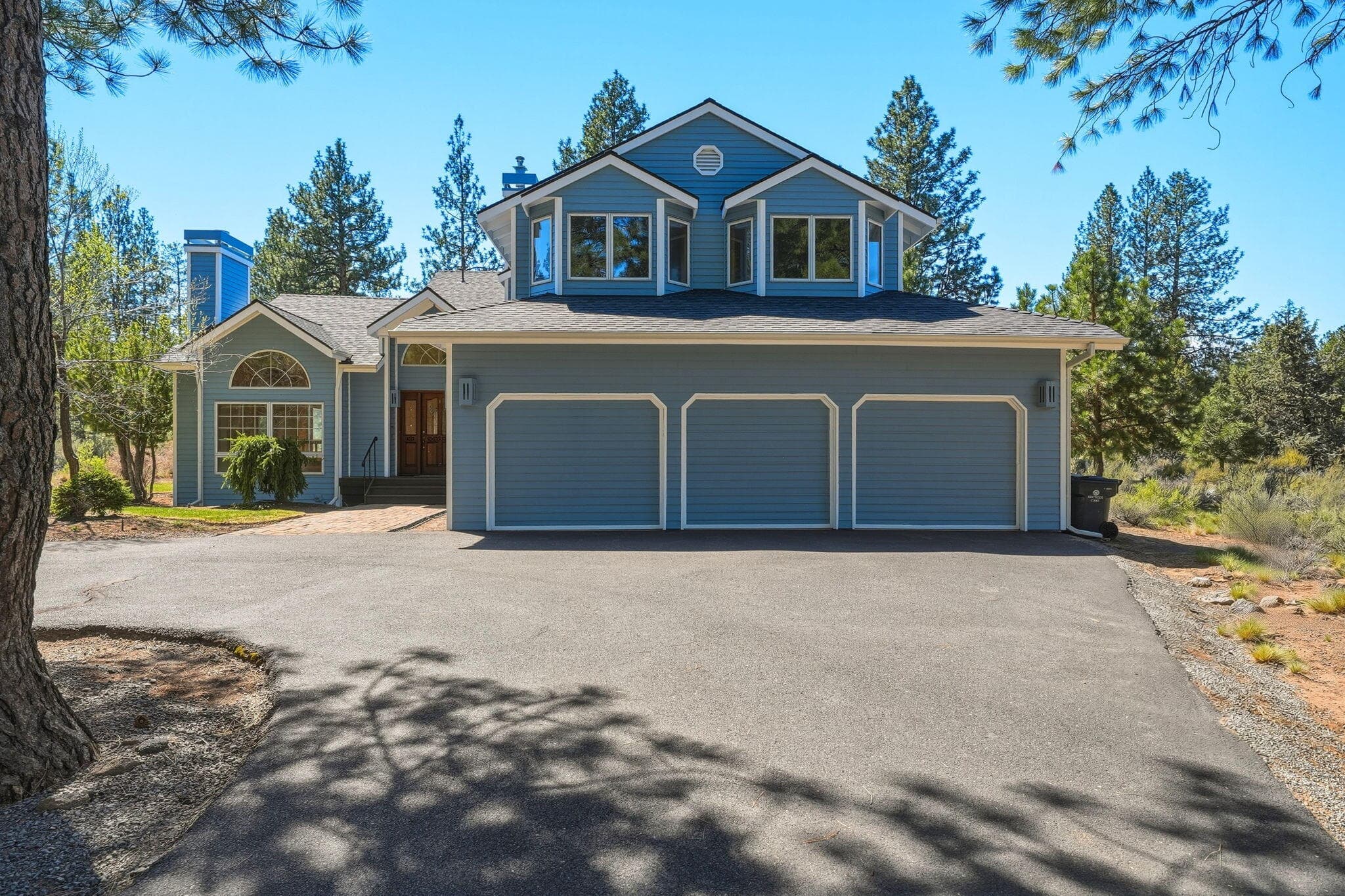 Photo 2 of 60309 Tall Pine Avenue