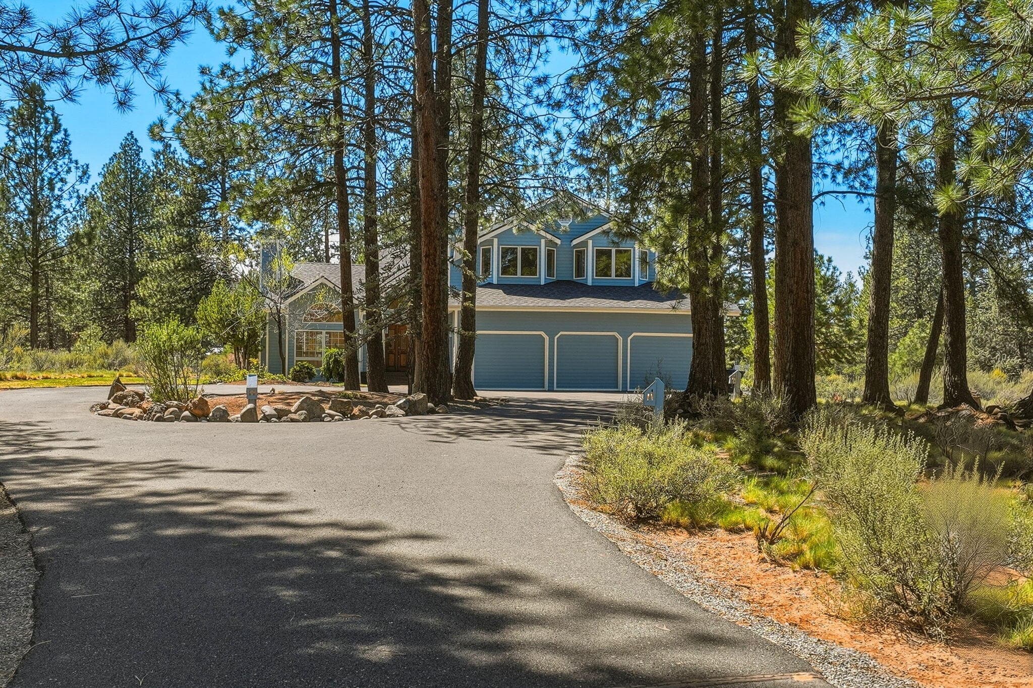 Photo 3 of 60309 Tall Pine Avenue