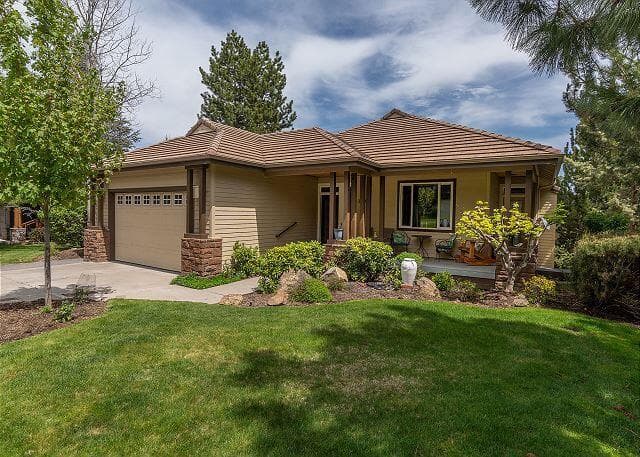 Primary photo of 3106 NW Golf View Drive