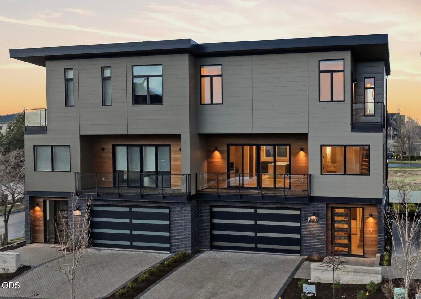 Primary photo of 210 SW Log Court