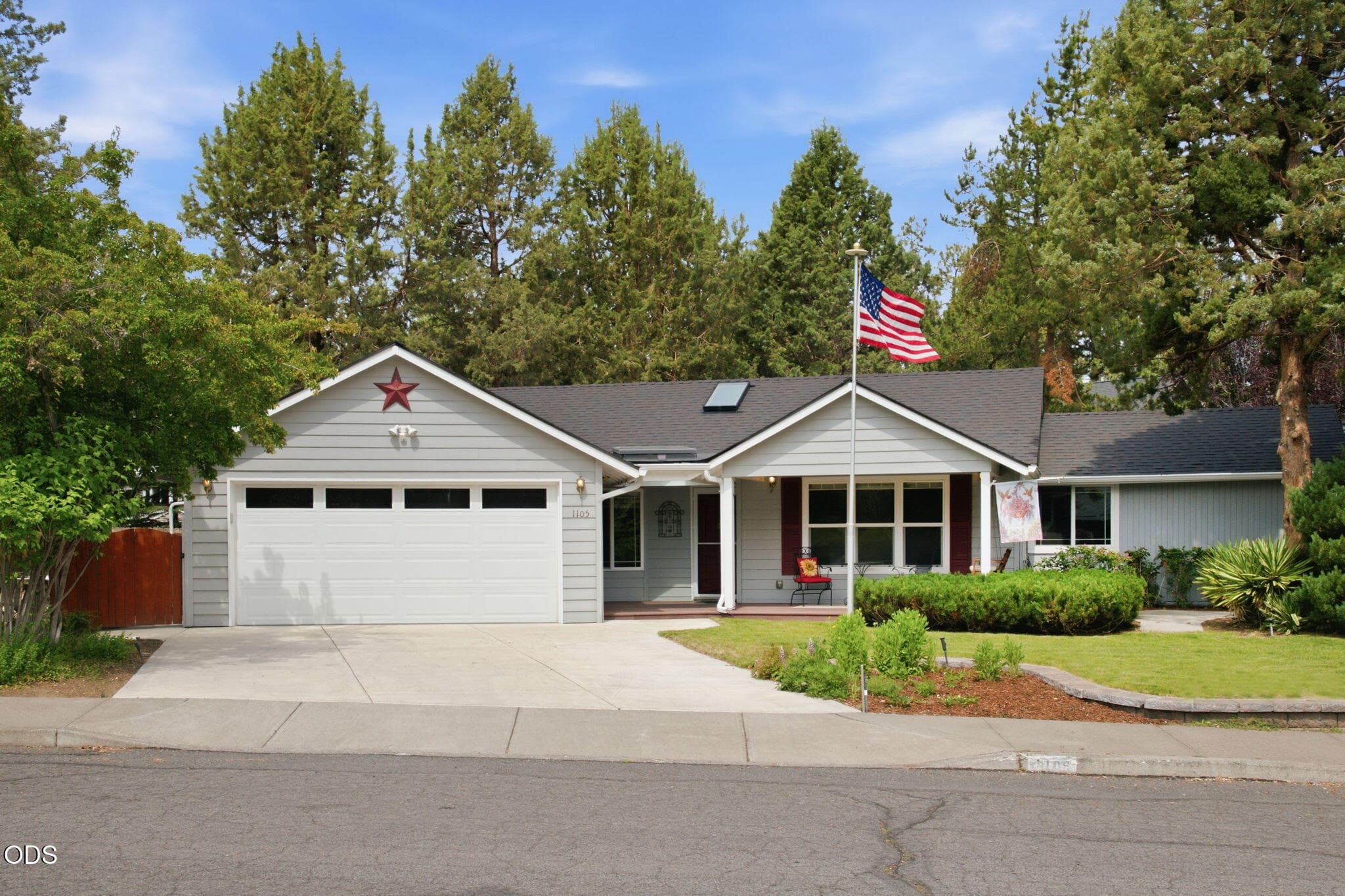 Primary photo of 1105 SE Palmwood Court