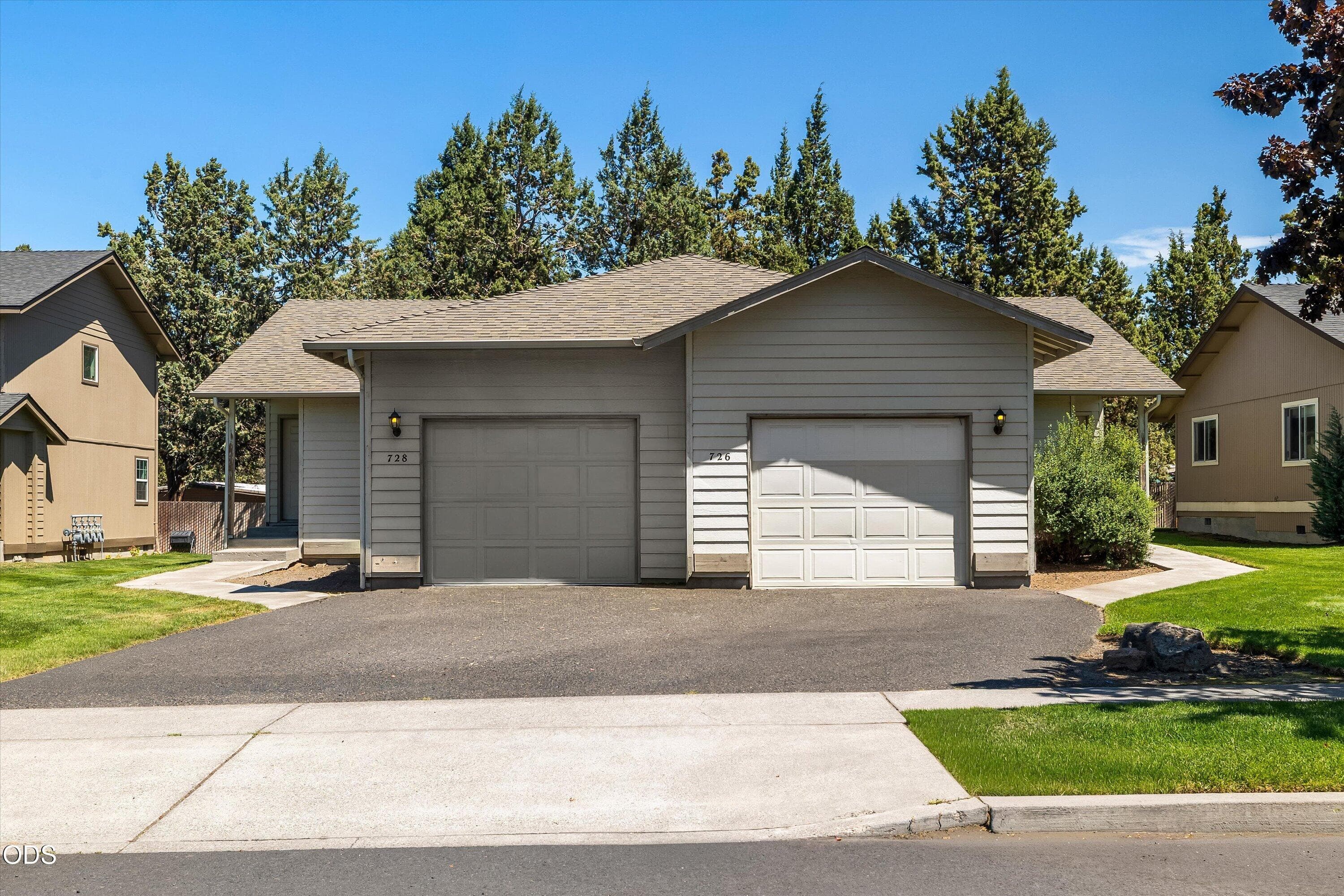 Primary photo of 726 NE Savannah Drive