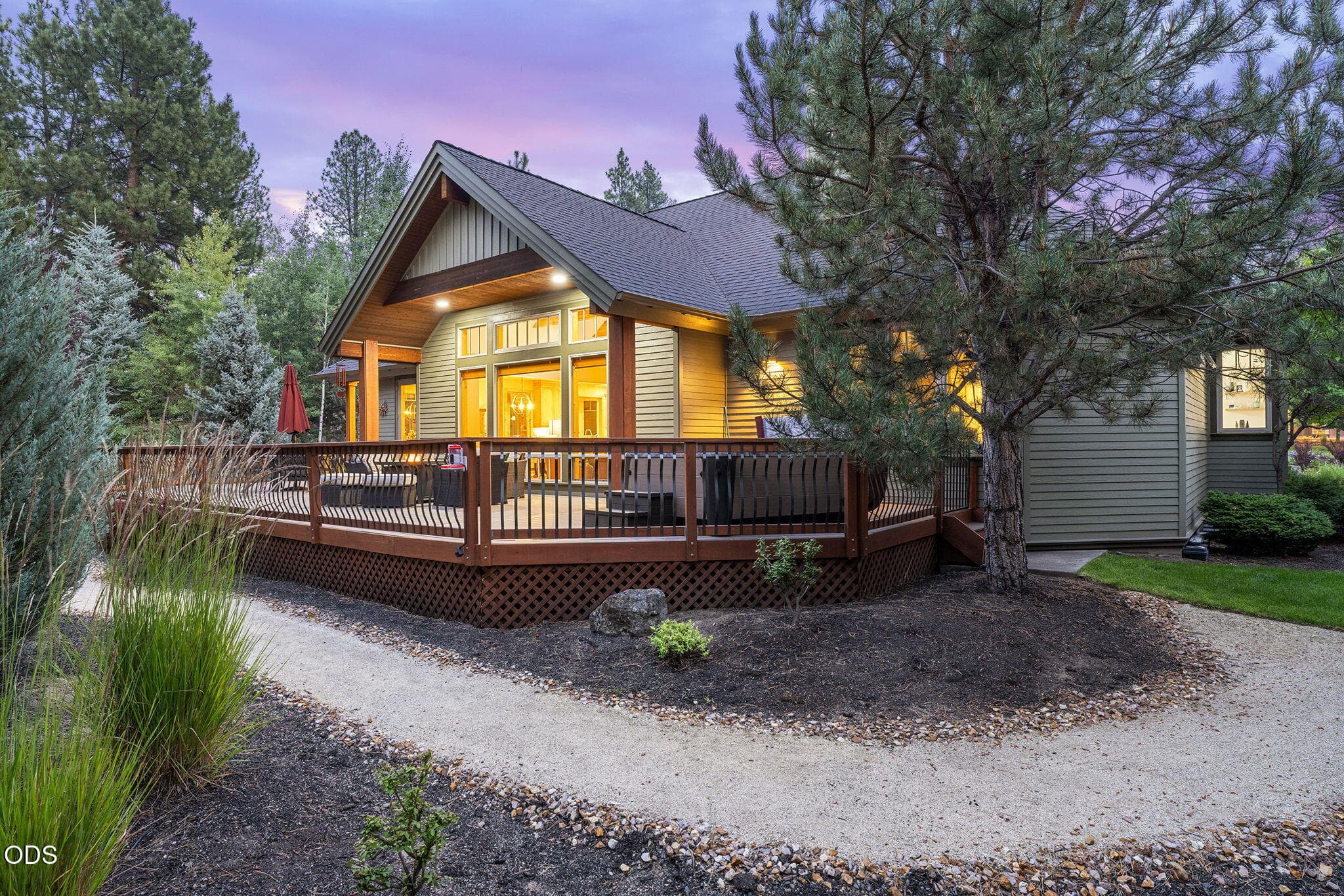 Primary photo of 152 NW Champanelle Way