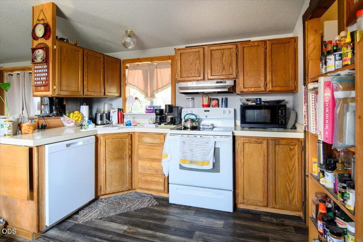Photo 4 of 64100 N Highway 97, UNIT 35
