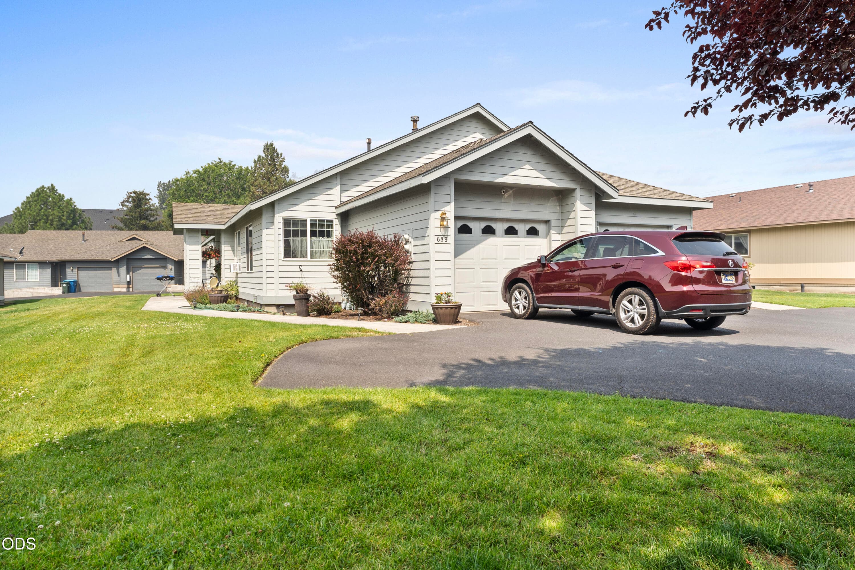 Primary photo of 689 NE Savannah Drive