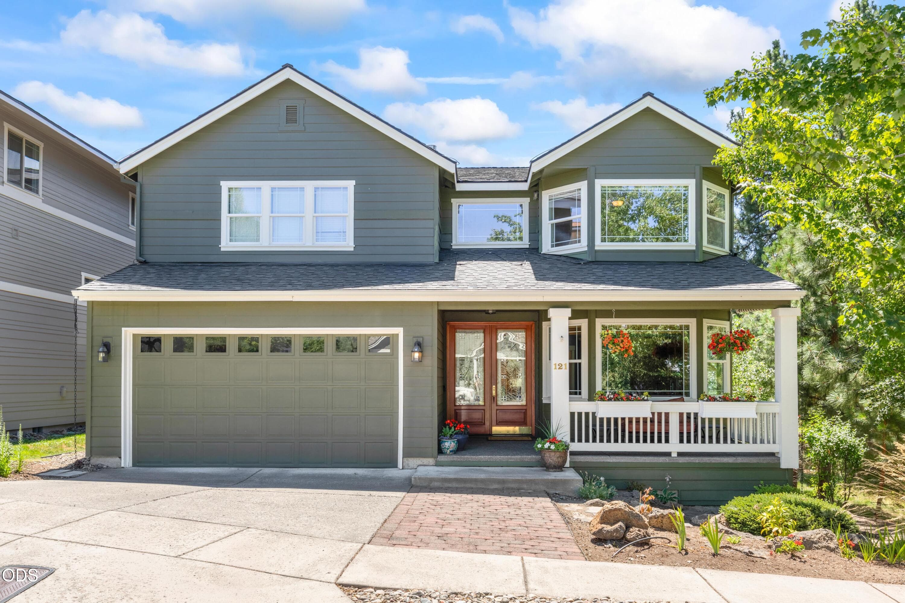 Primary photo of 121 NW Outlook Vista Drive