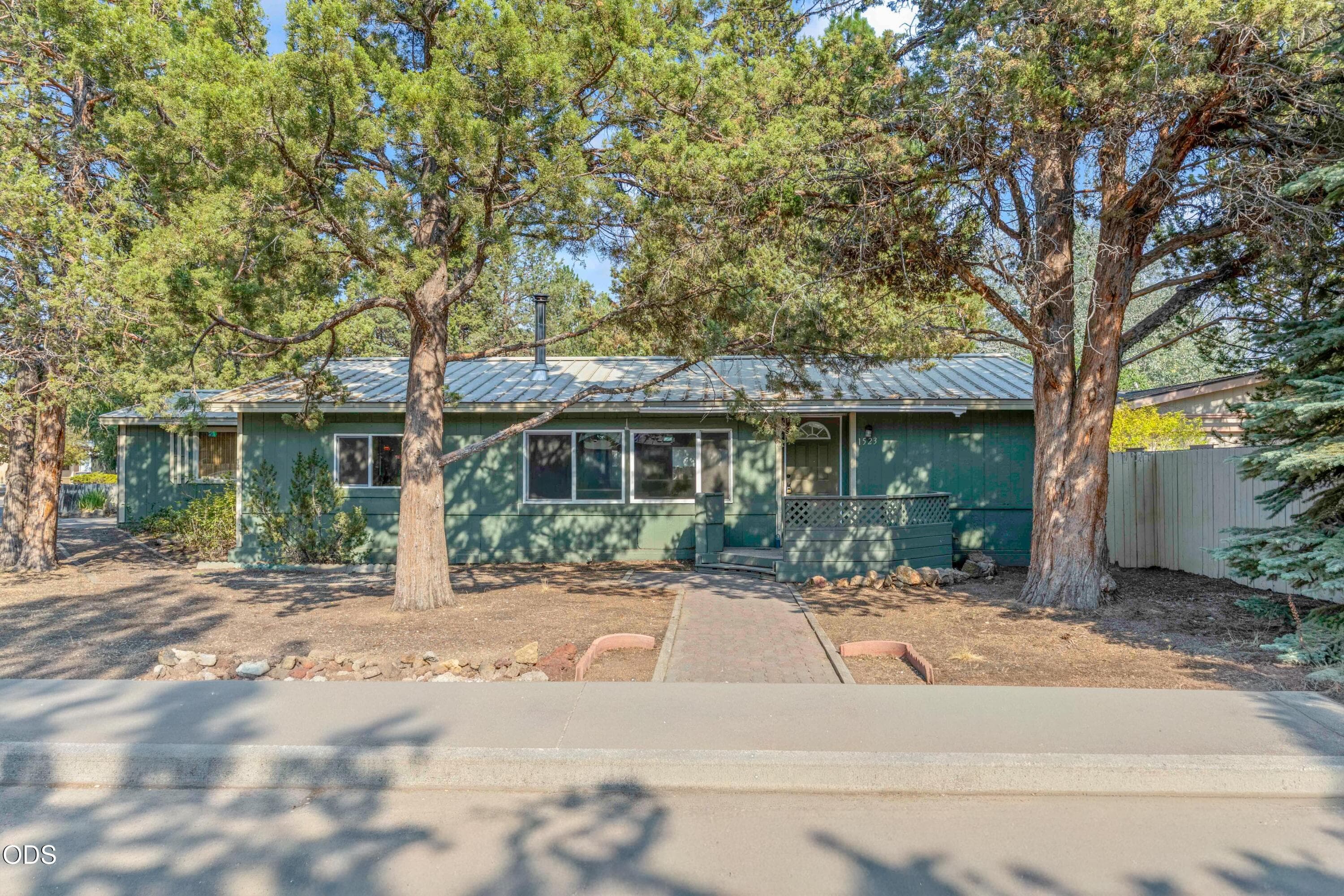 Primary photo of 1523 SE Bronzewood Avenue