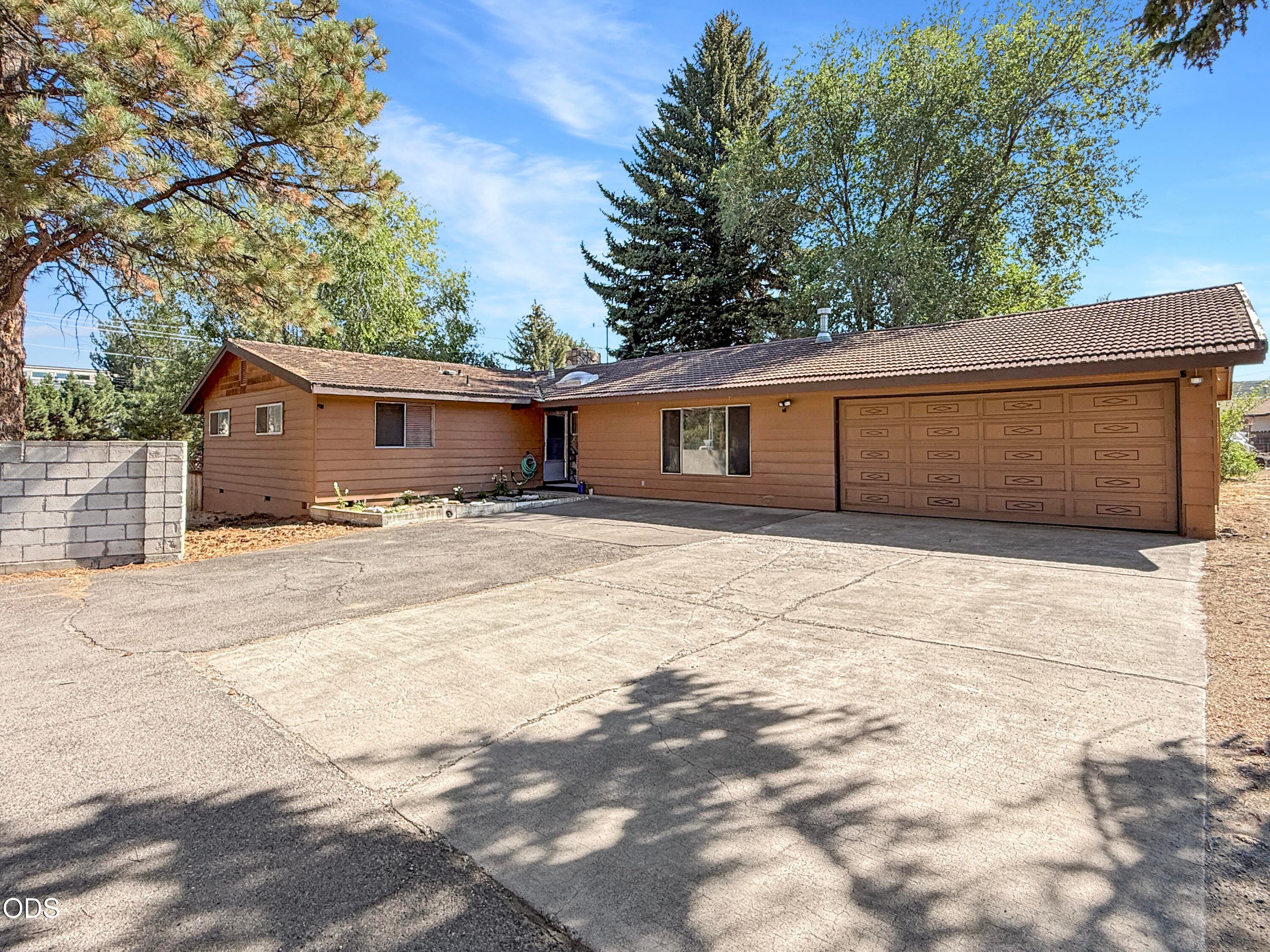 Primary photo of 2640 NE 8th Street