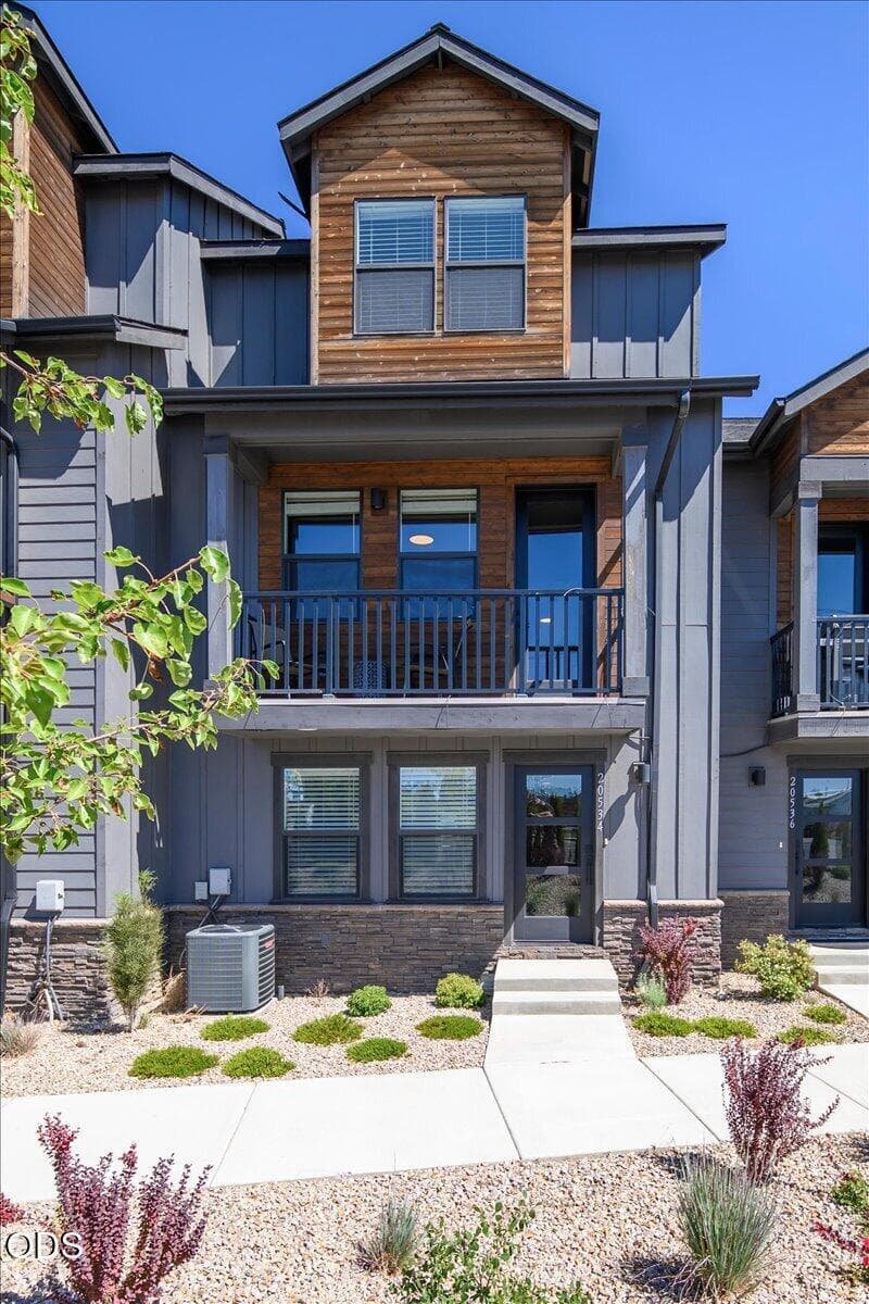 Primary photo of 20534 Empire Avenue