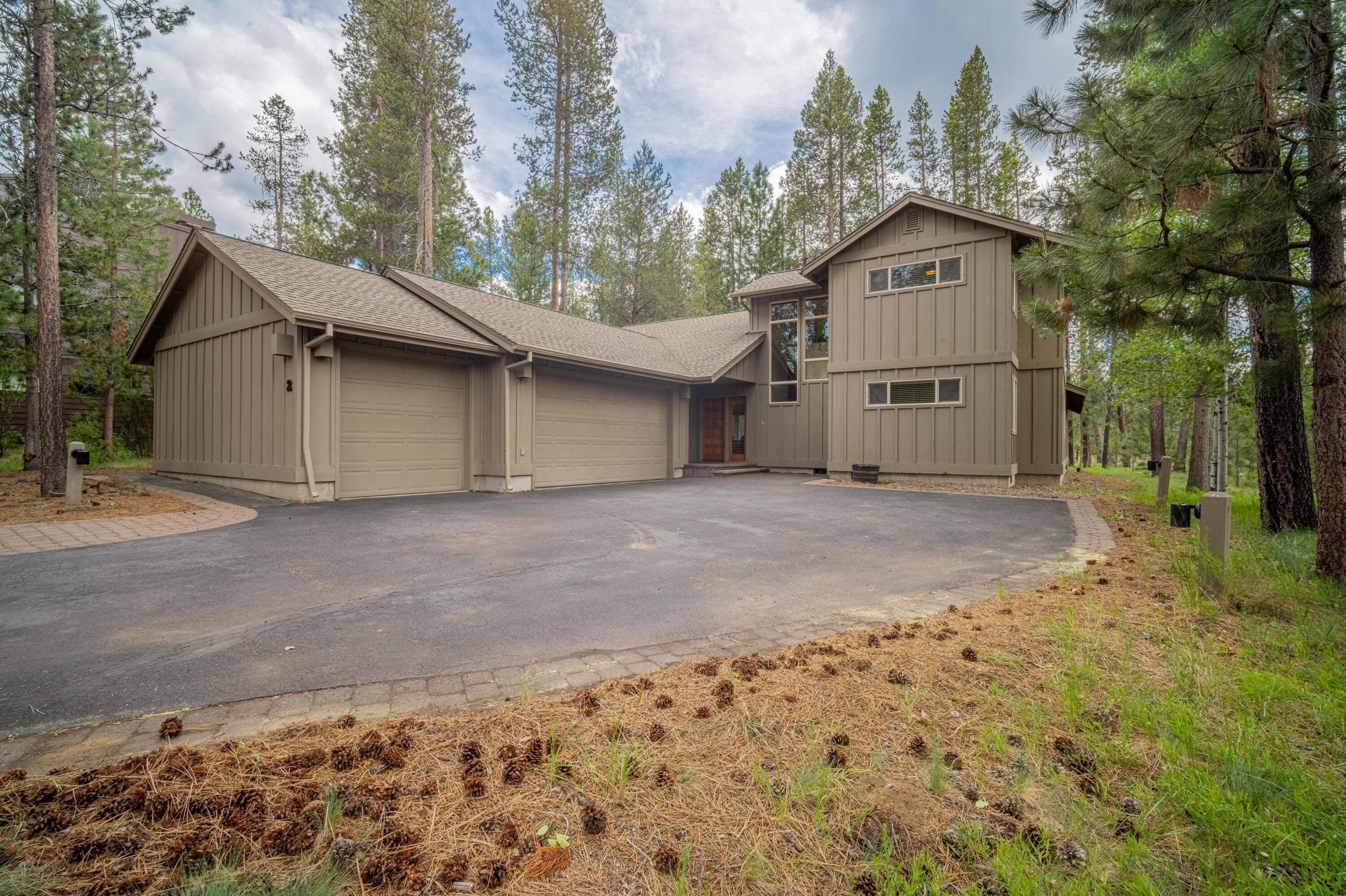 Primary photo of 57655 Aspen Lane, 2