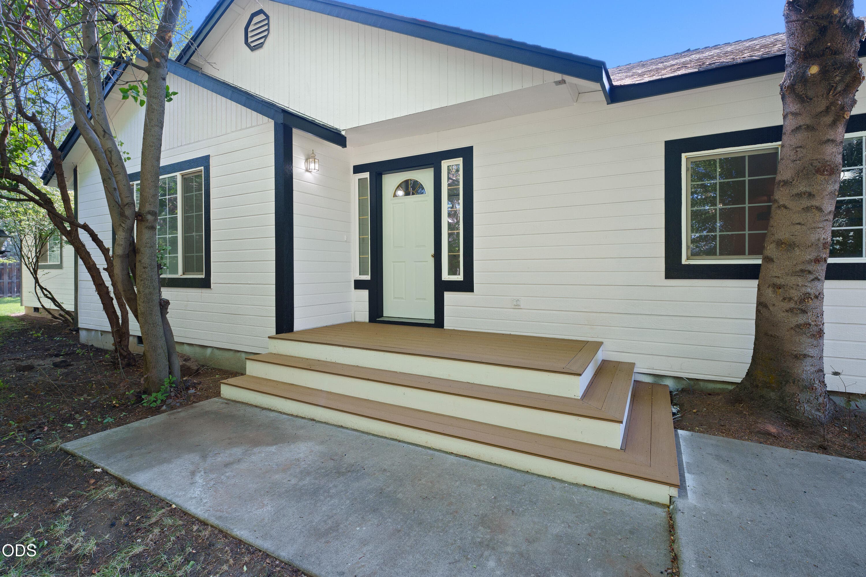 Primary photo of 1052 NE Francis Court