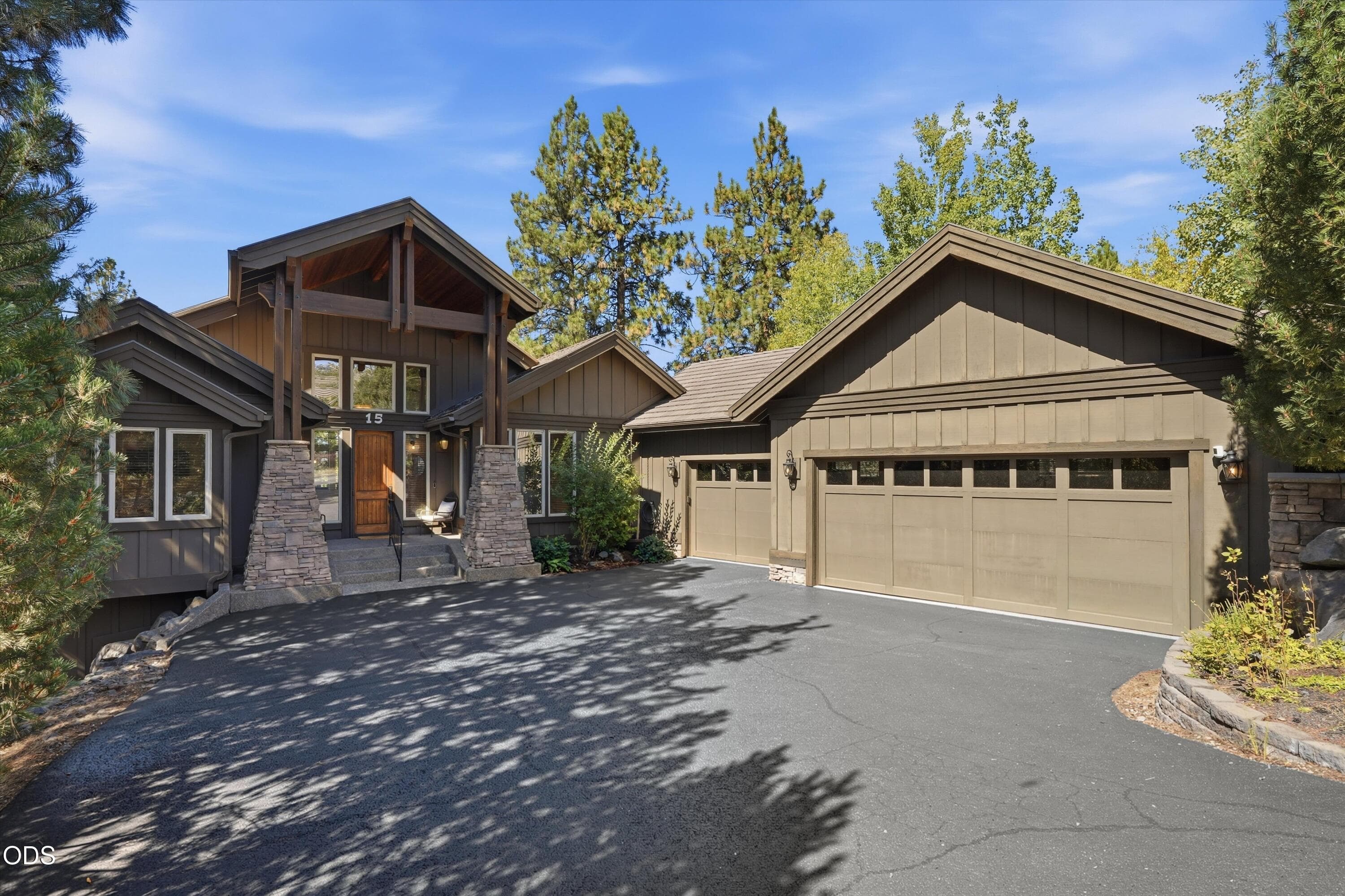 Primary photo of 15 SW Quail Butte Place