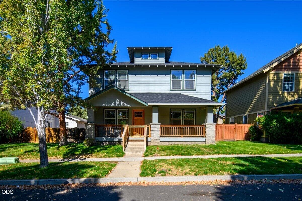 Primary photo of 21328 Oakview Drive