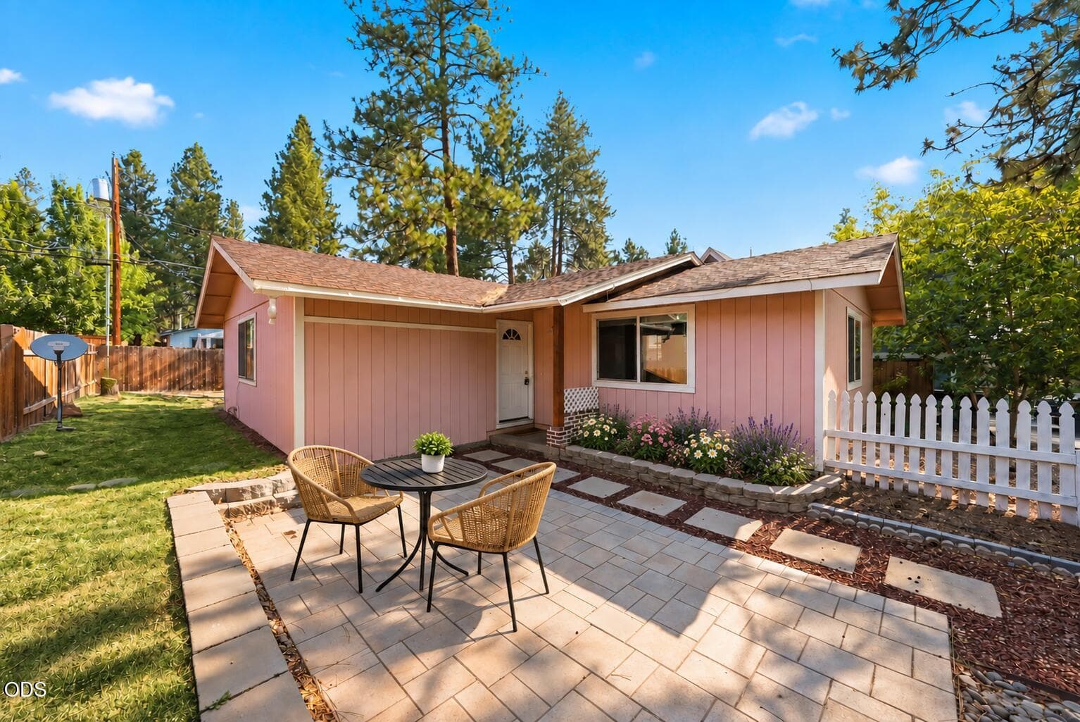 Primary photo of 1454 NW Fresno Avenue