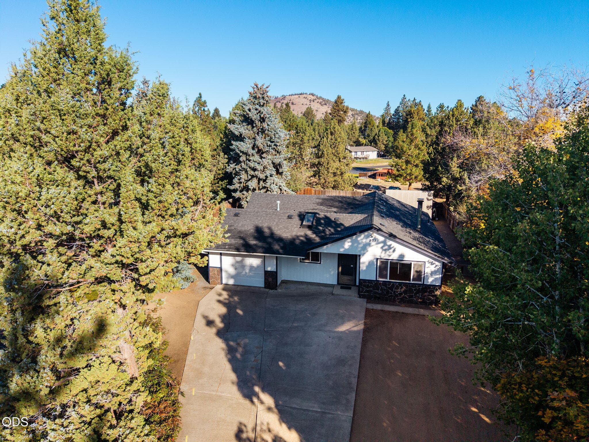 Photo 39 of 231 SE Airpark Drive