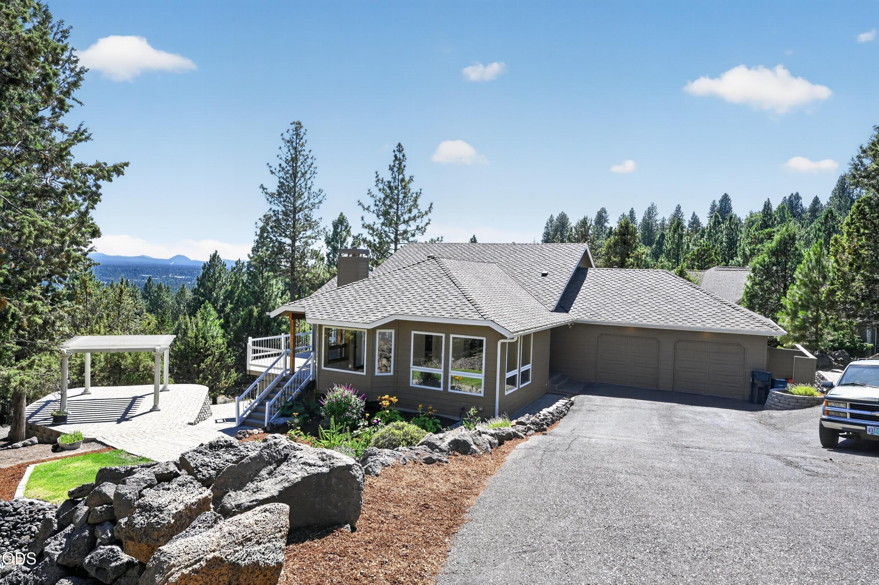 Primary photo of 1573 NW City View Drive