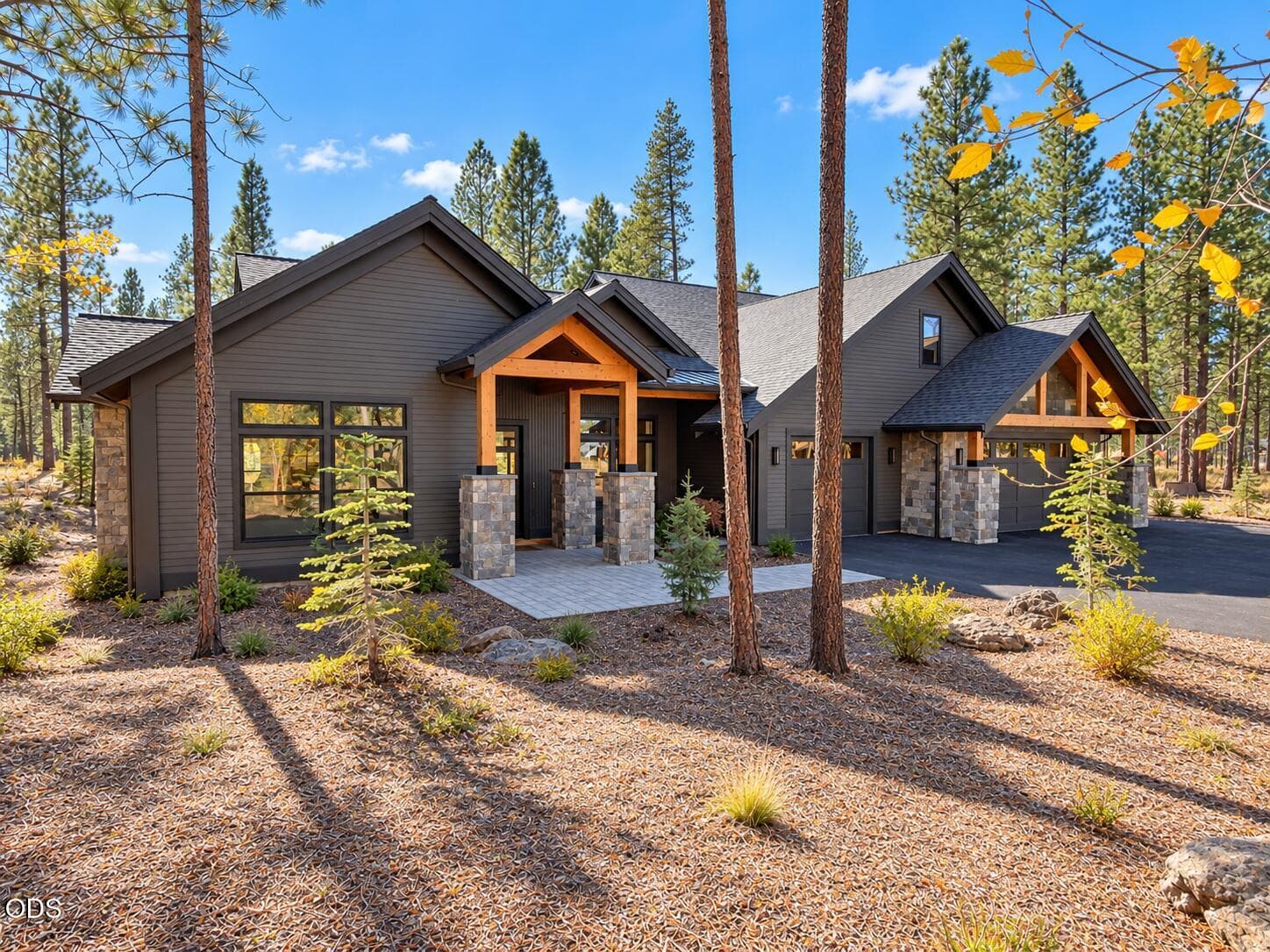 Primary photo of 56350 Mirror Rock Loop, 360