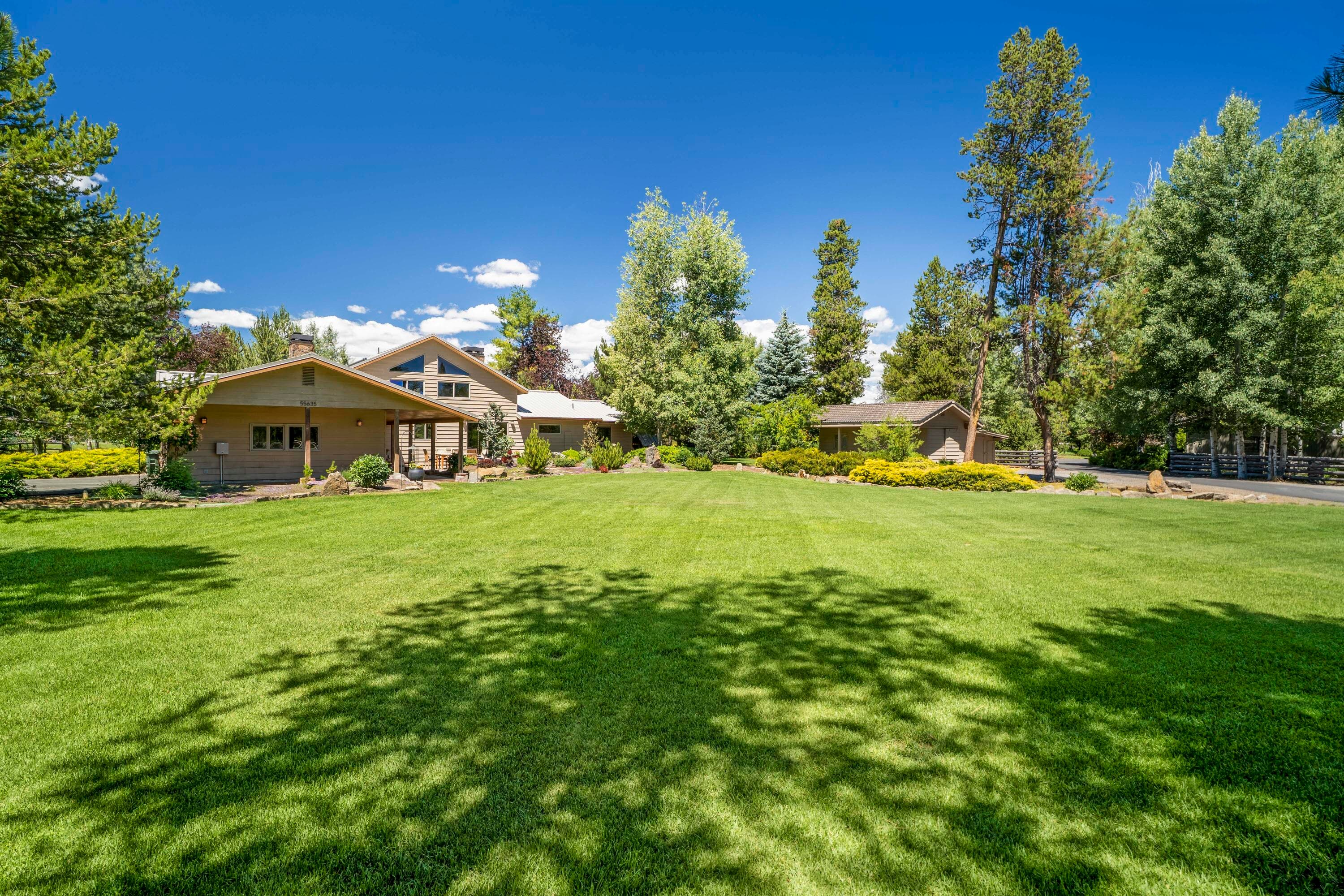 Photo 4 of 55635 Gatehouse Lane