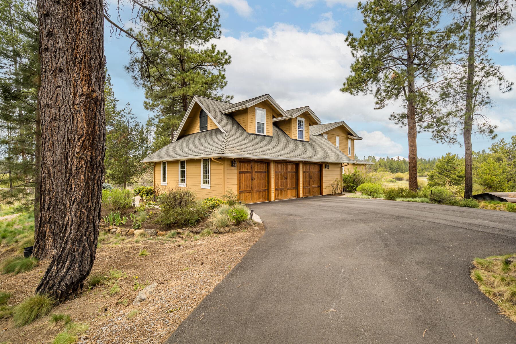 Photo 4 of 54641 Silver Fox Drive