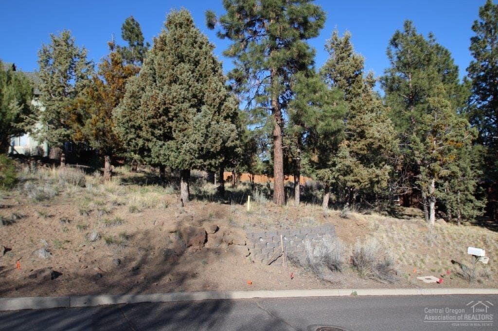 Photo 2 of 2318 NW Eastes Street