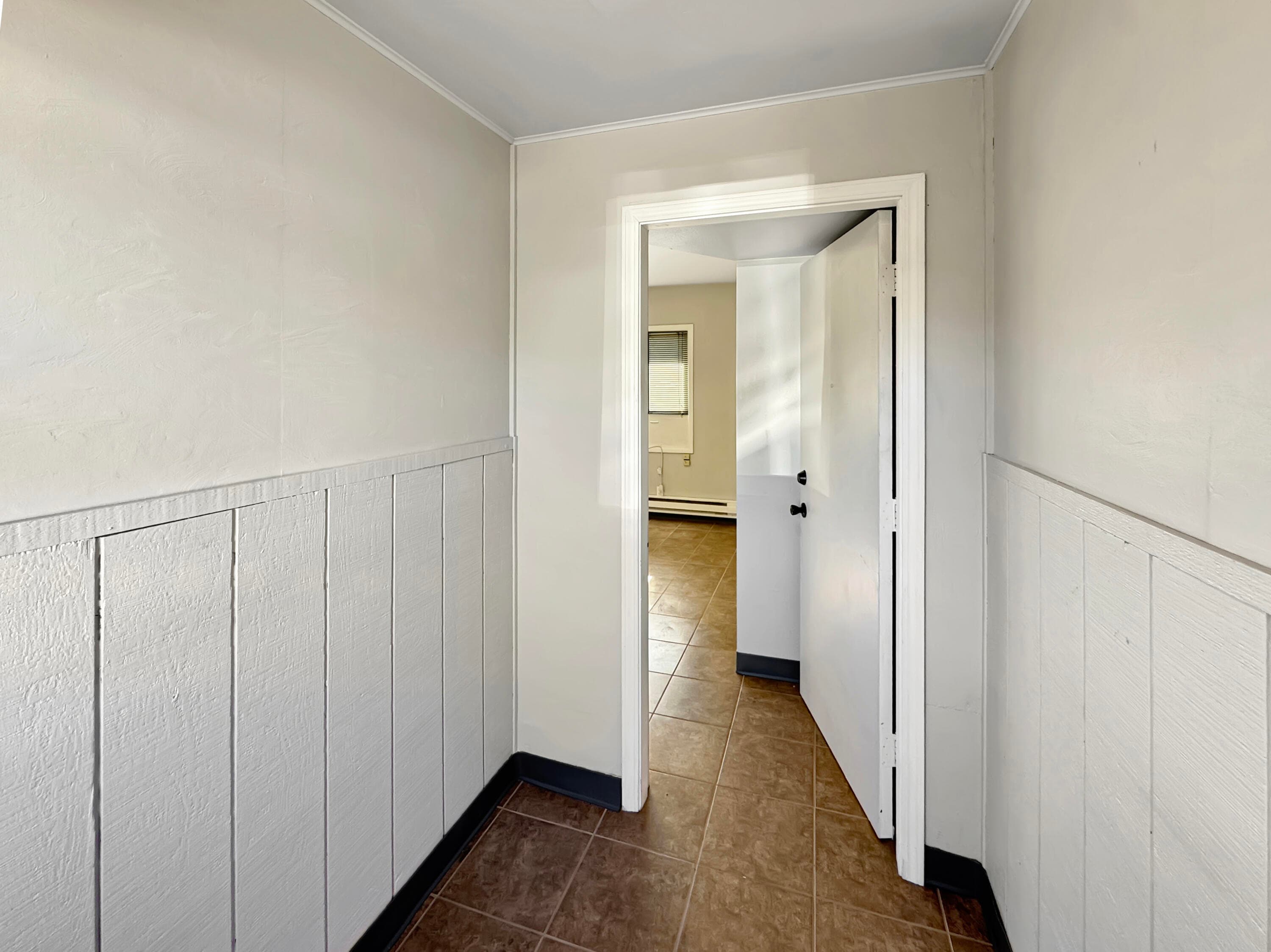 Photo 3 of 671 NE Greenwood Avenue, 3