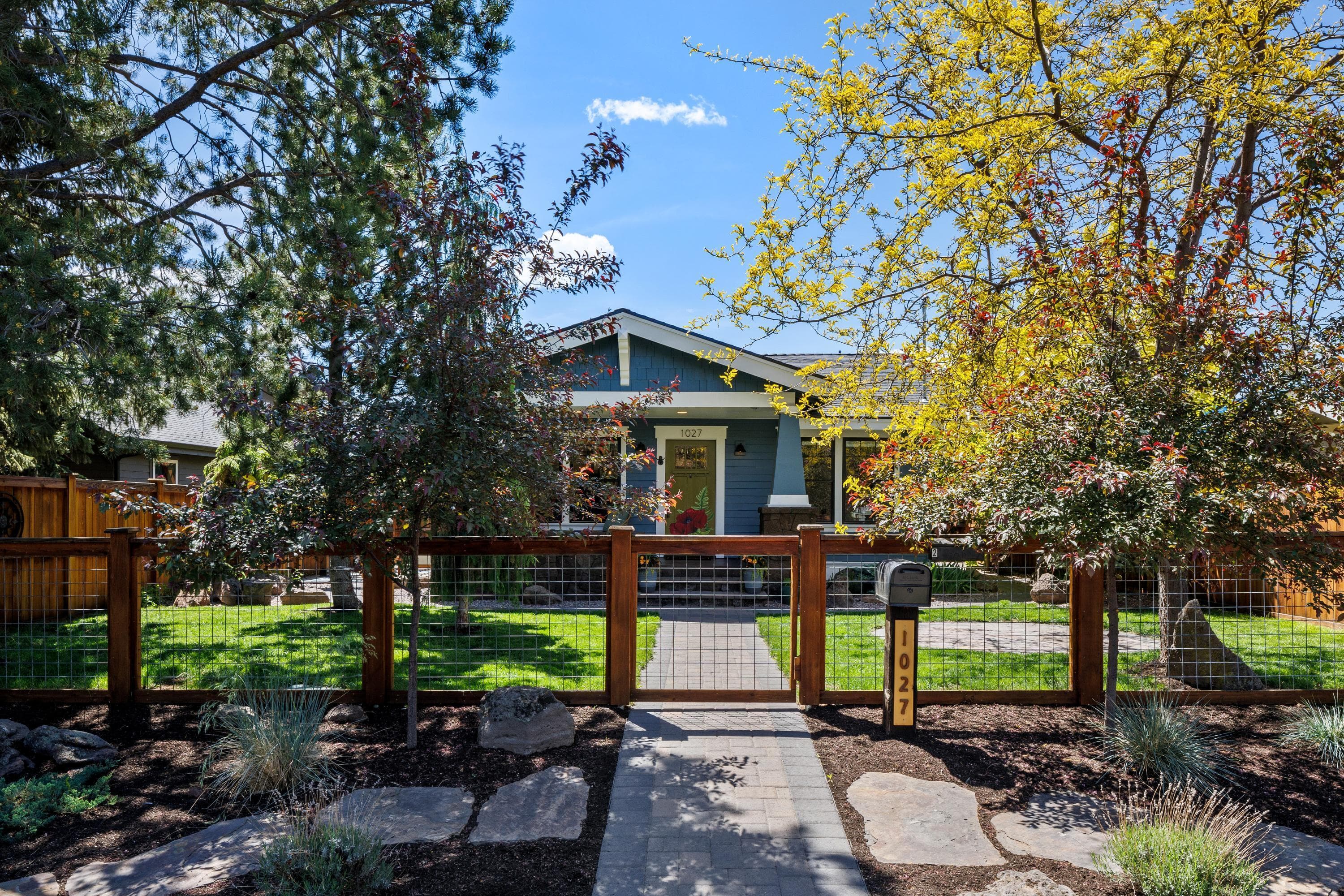 Photo 2 of 1027 NW Albany Avenue, 1&2