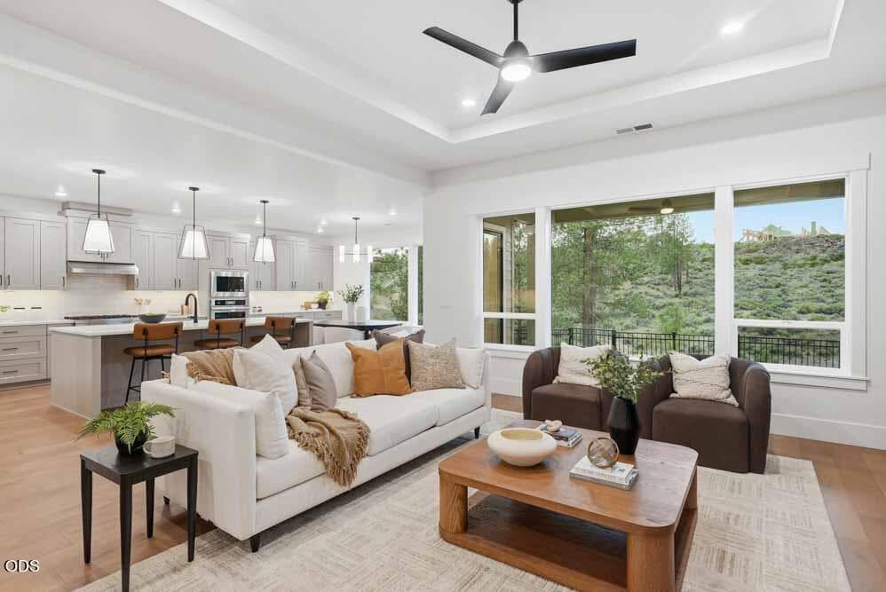 Photo 2 of 1307 NW Ochoa Drive