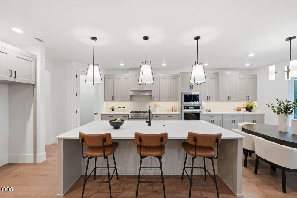 Photo 4 of 1307 NW Ochoa Drive