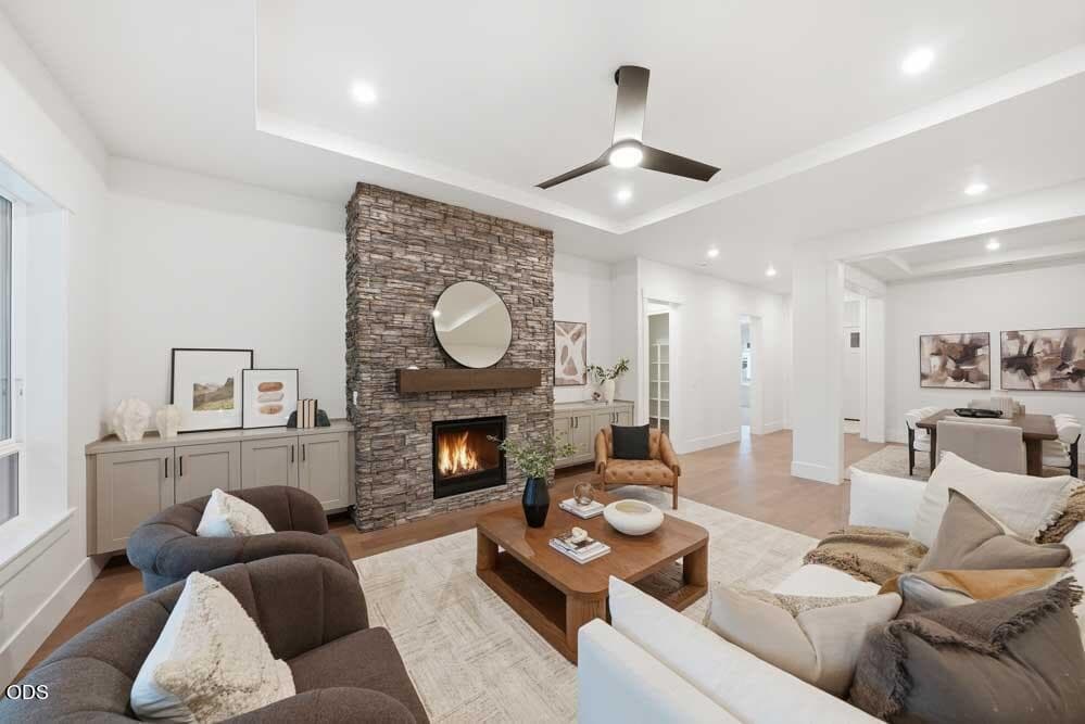 Photo 3 of 1307 NW Ochoa Drive