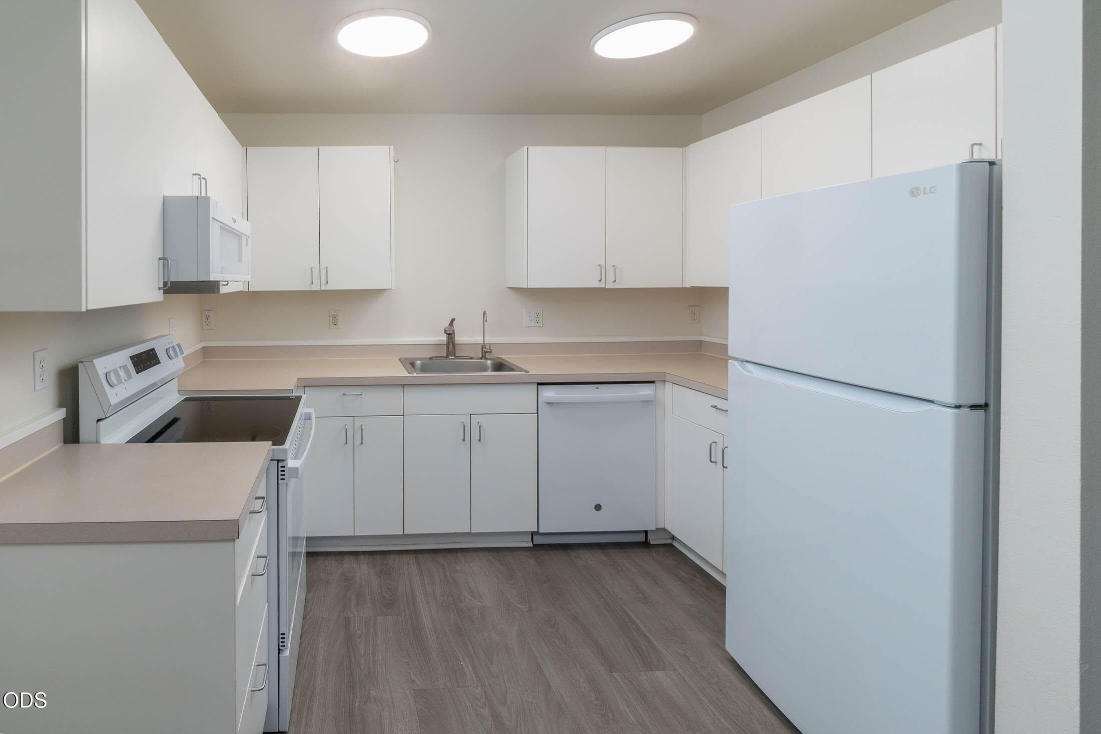 Primary photo of 1031 SE 4th Street, APT 23