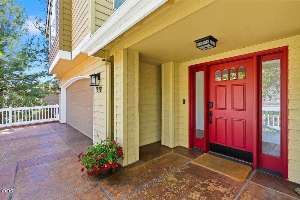 Photo 2 of 1819 SW Troon Avenue