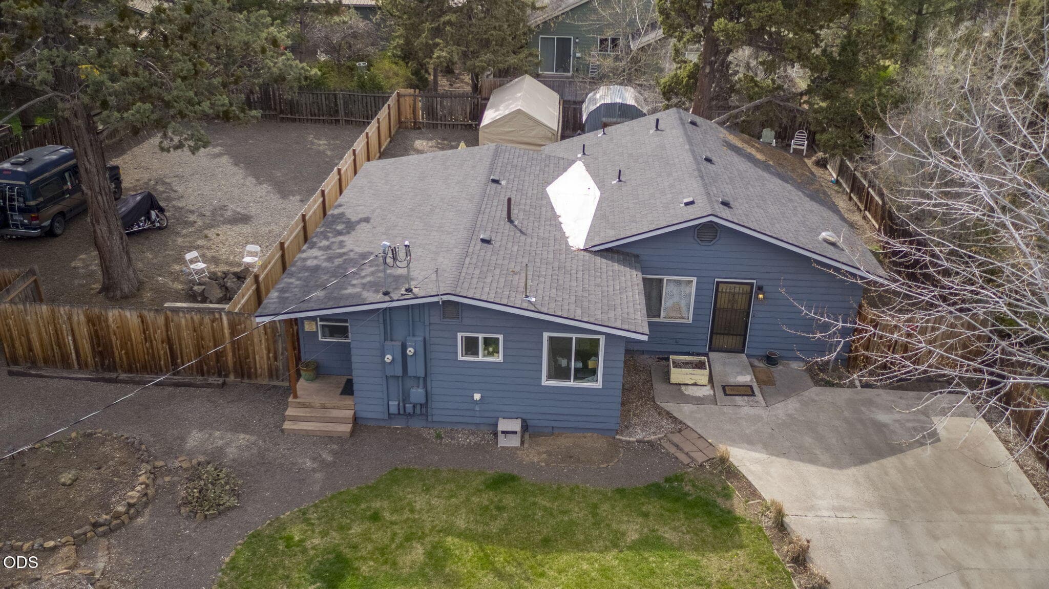 Photo 2 of 475 SE Douglas Street