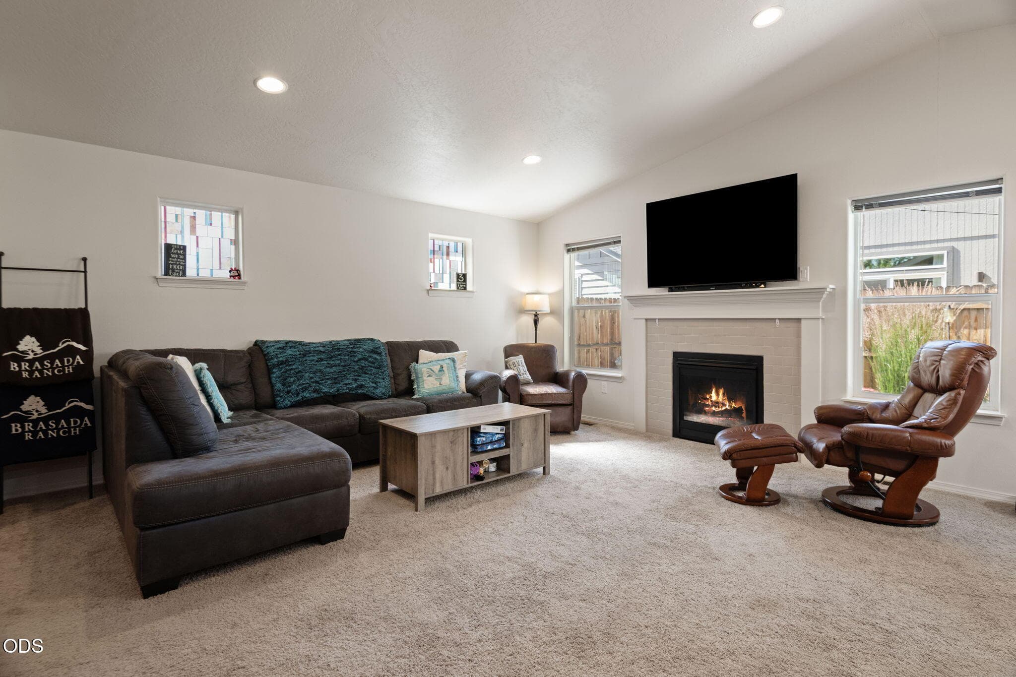 Photo 3 of 21184 Darnel Avenue
