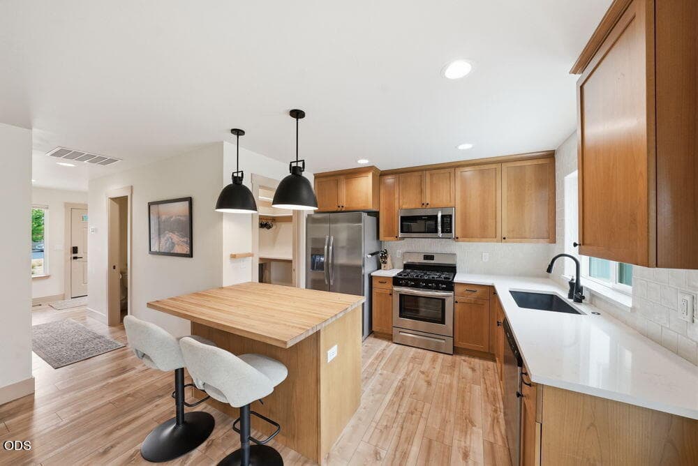 Photo 2 of 62851 NE Daniel Road, # 2