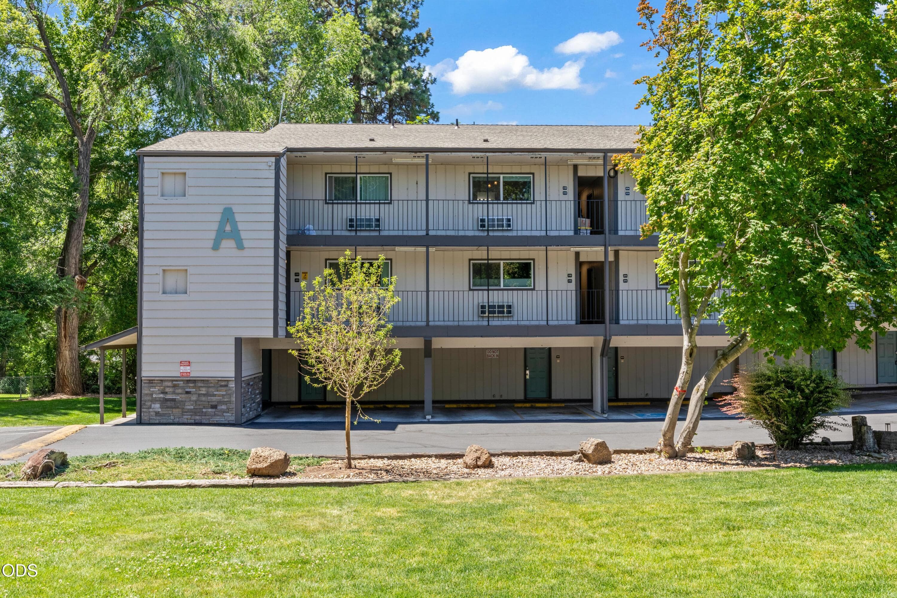 Photo 3 of 1565 NW Wall Street, 232-233