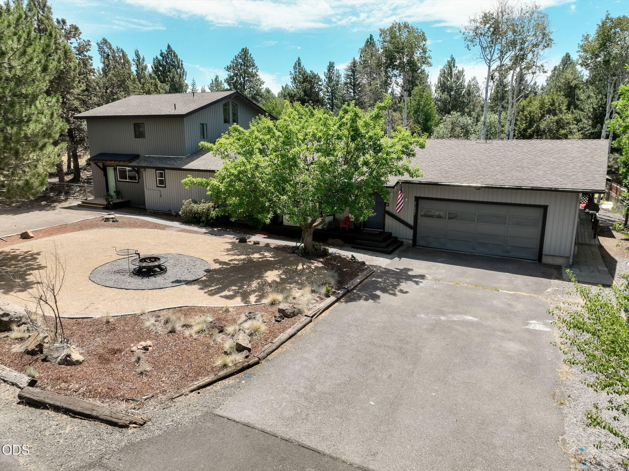 Photo 4 of 21035 Clairaway Avenue