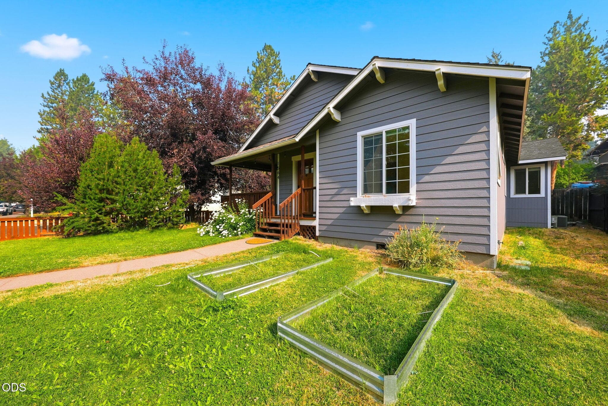 Photo 4 of 1564 NW Elgin Avenue