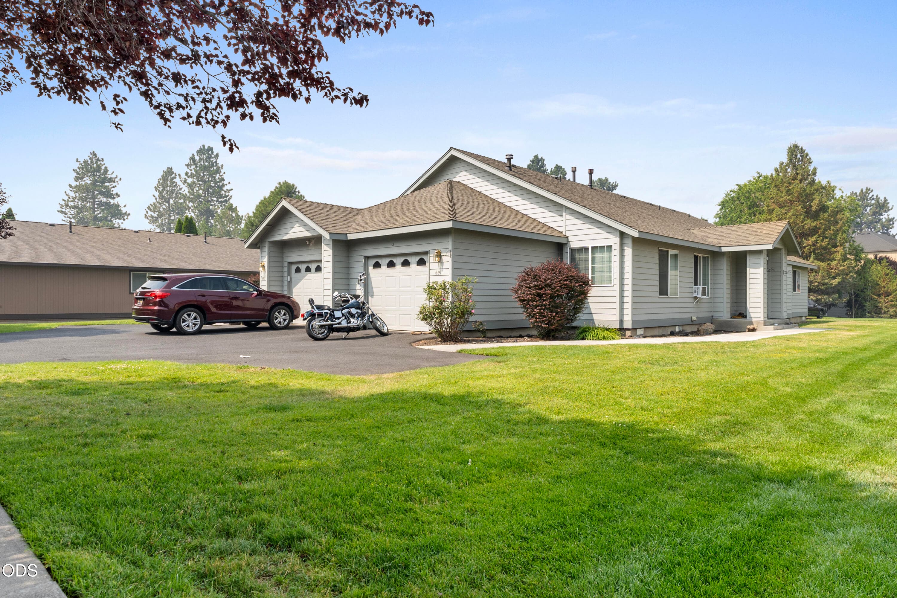 Primary photo of 689 NE Savannah Drive
