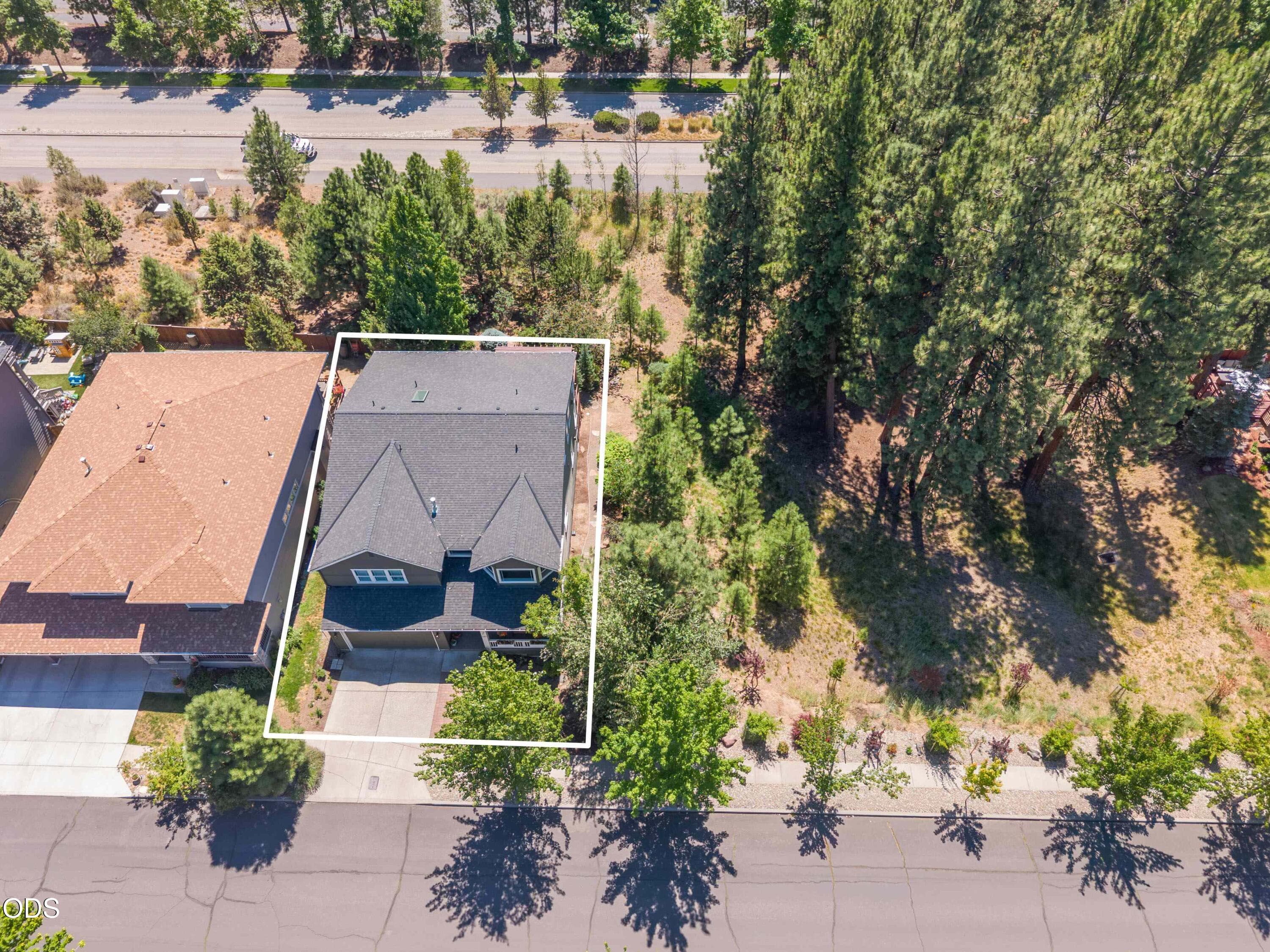 Photo 2 of 121 NW Outlook Vista Drive