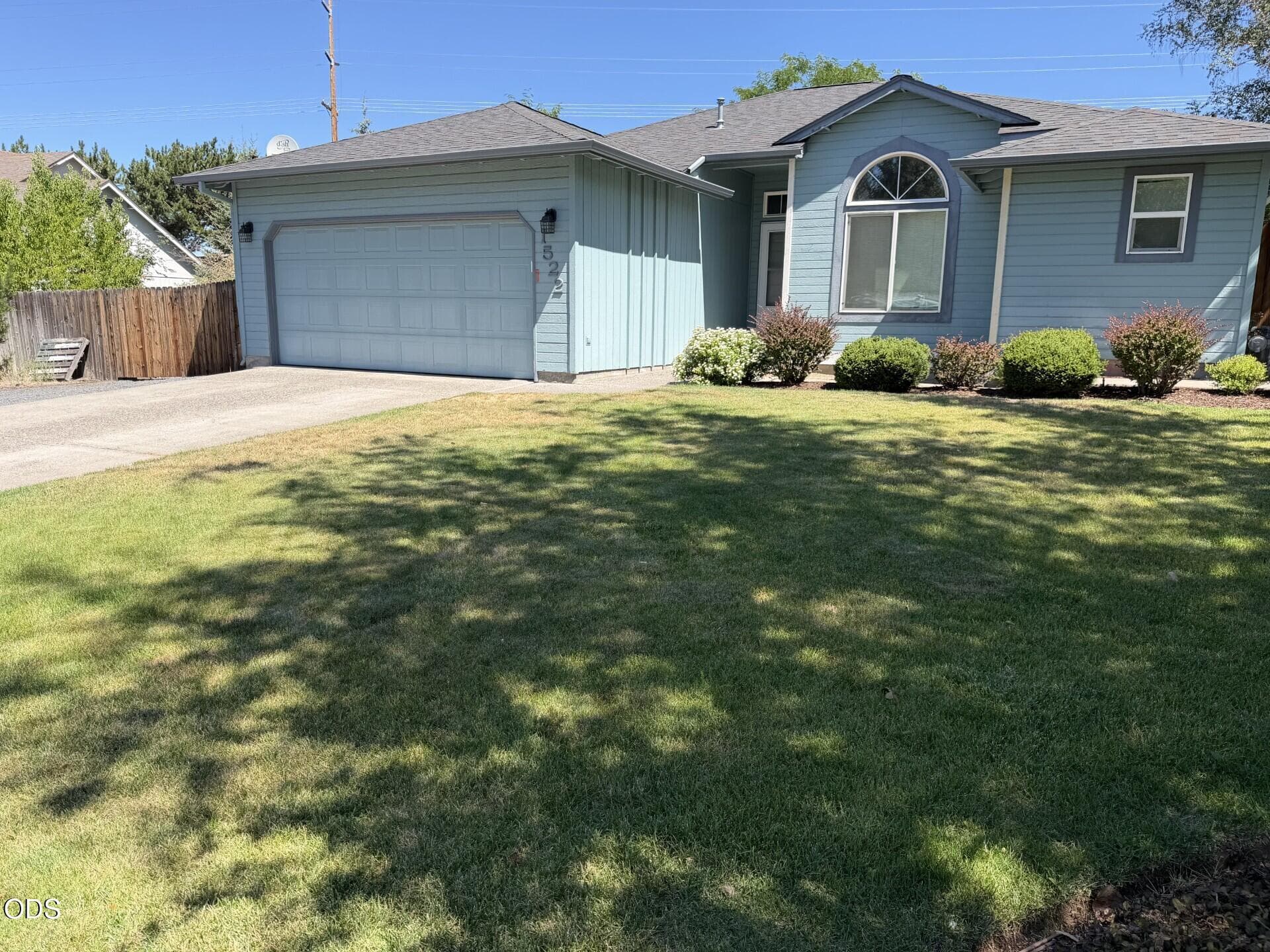 Photo 2 of 1522 NE Locksley Drive