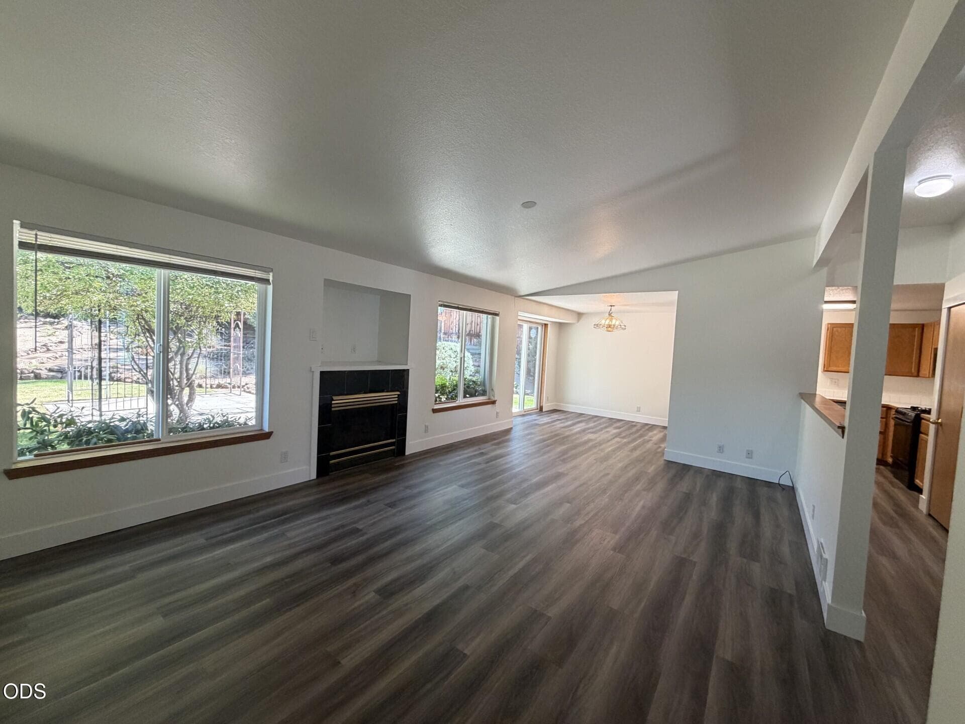 Photo 4 of 1522 NE Locksley Drive