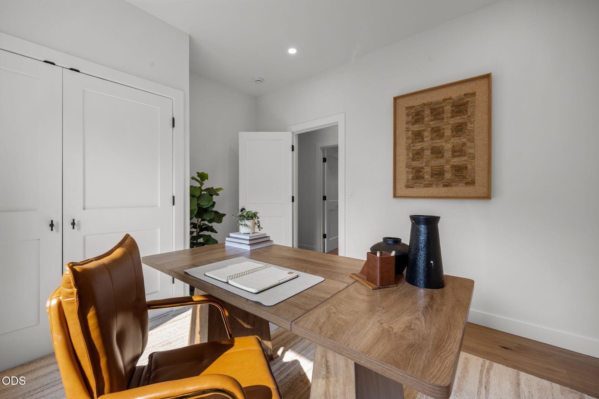 Photo 4 of 1315 NW Elgin Avenue, 1 & 2