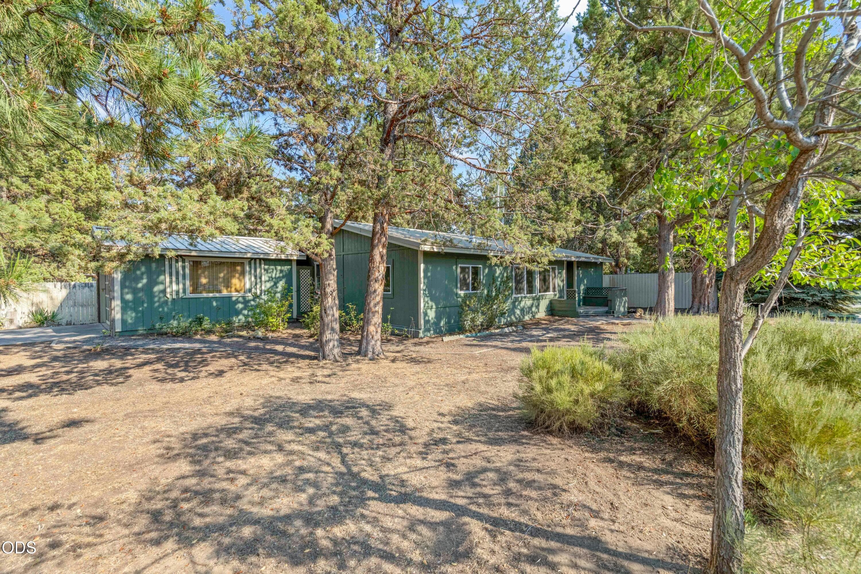 Photo 2 of 1523 SE Bronzewood Avenue