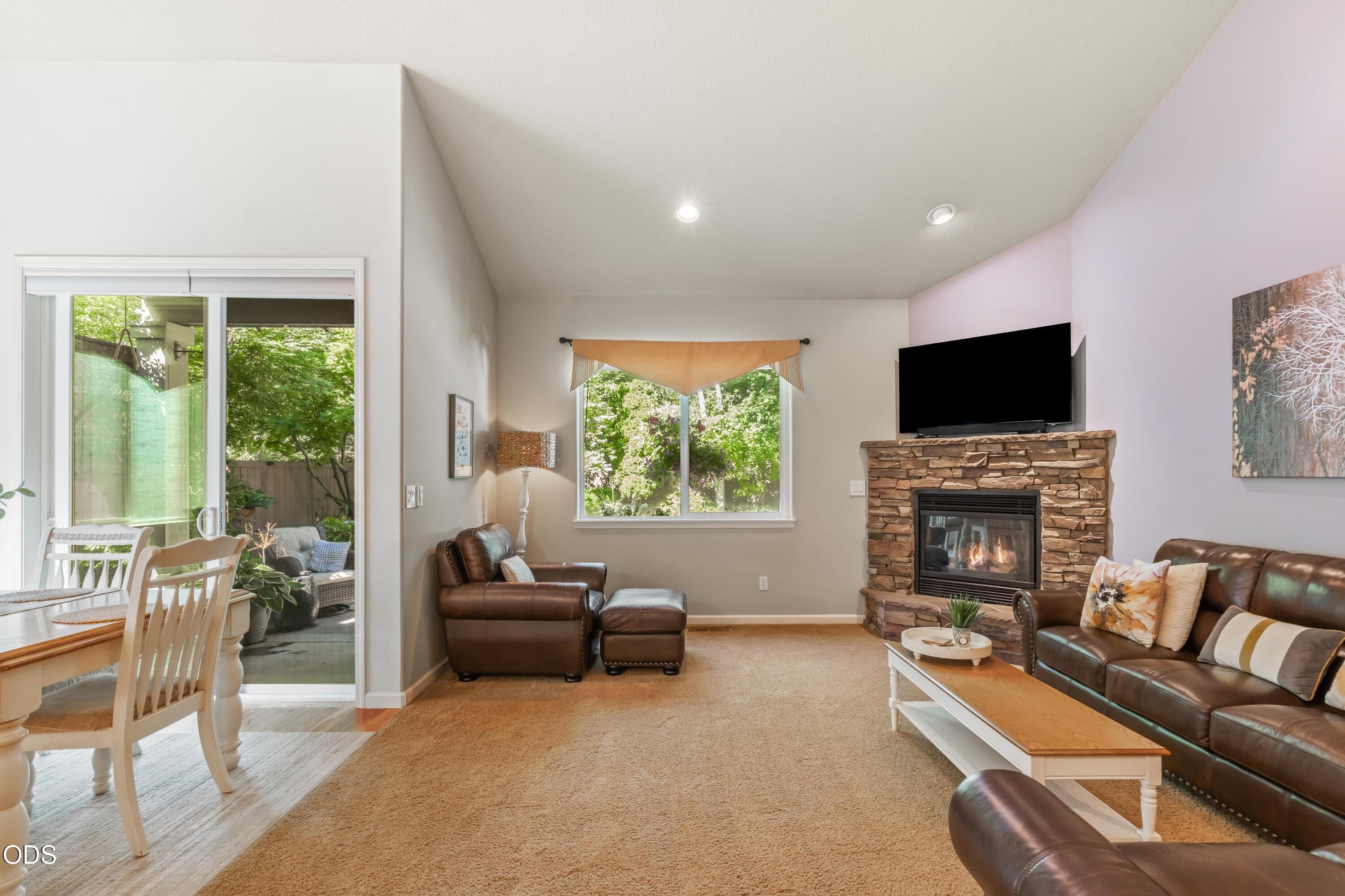 Photo 4 of 61131 Lodgepole Drive