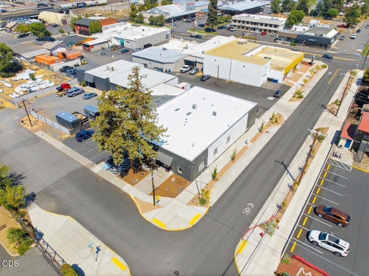 Photo 4 of 190 NE Irving Avenue