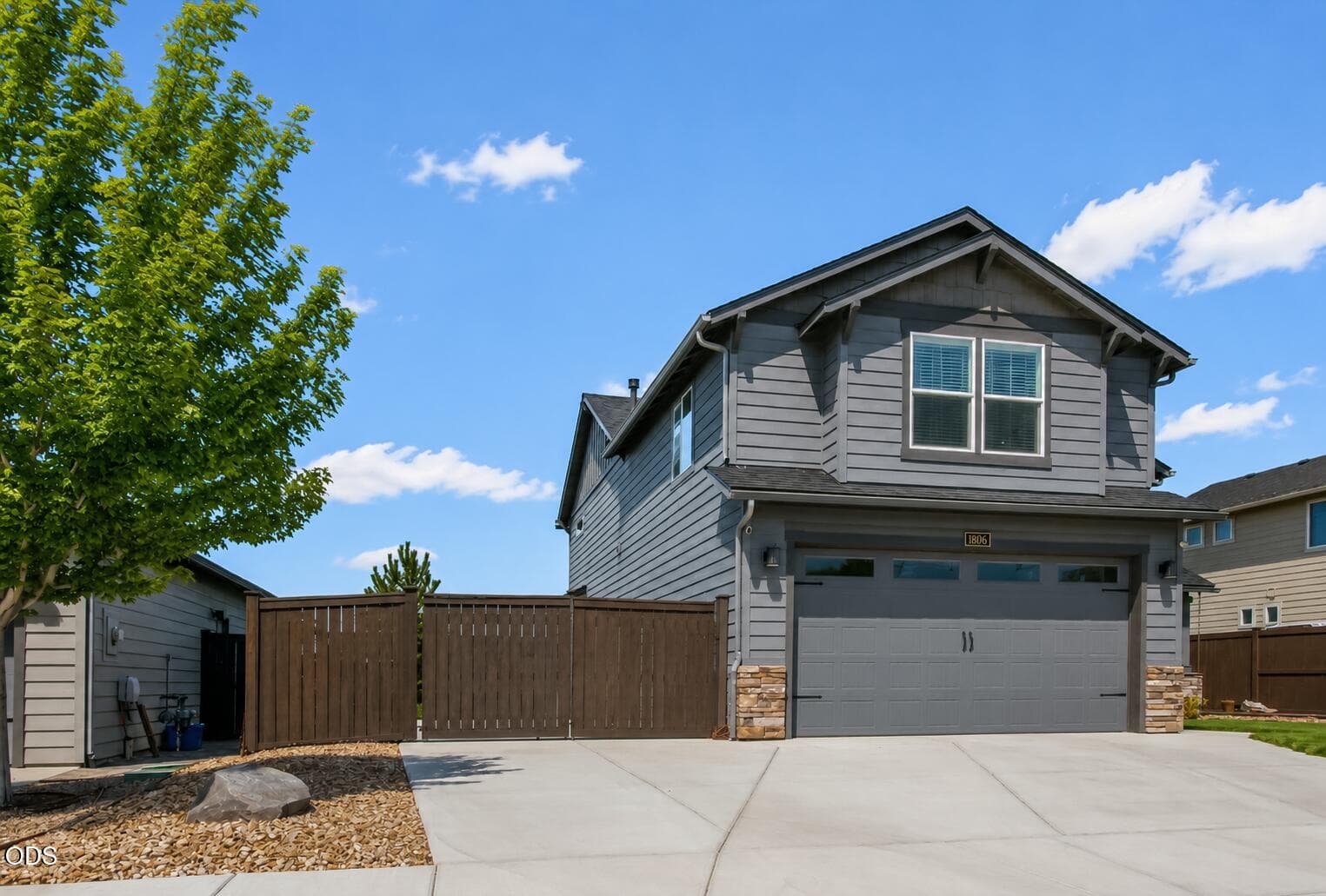 Photo 3 of 1806 NE Coby Way