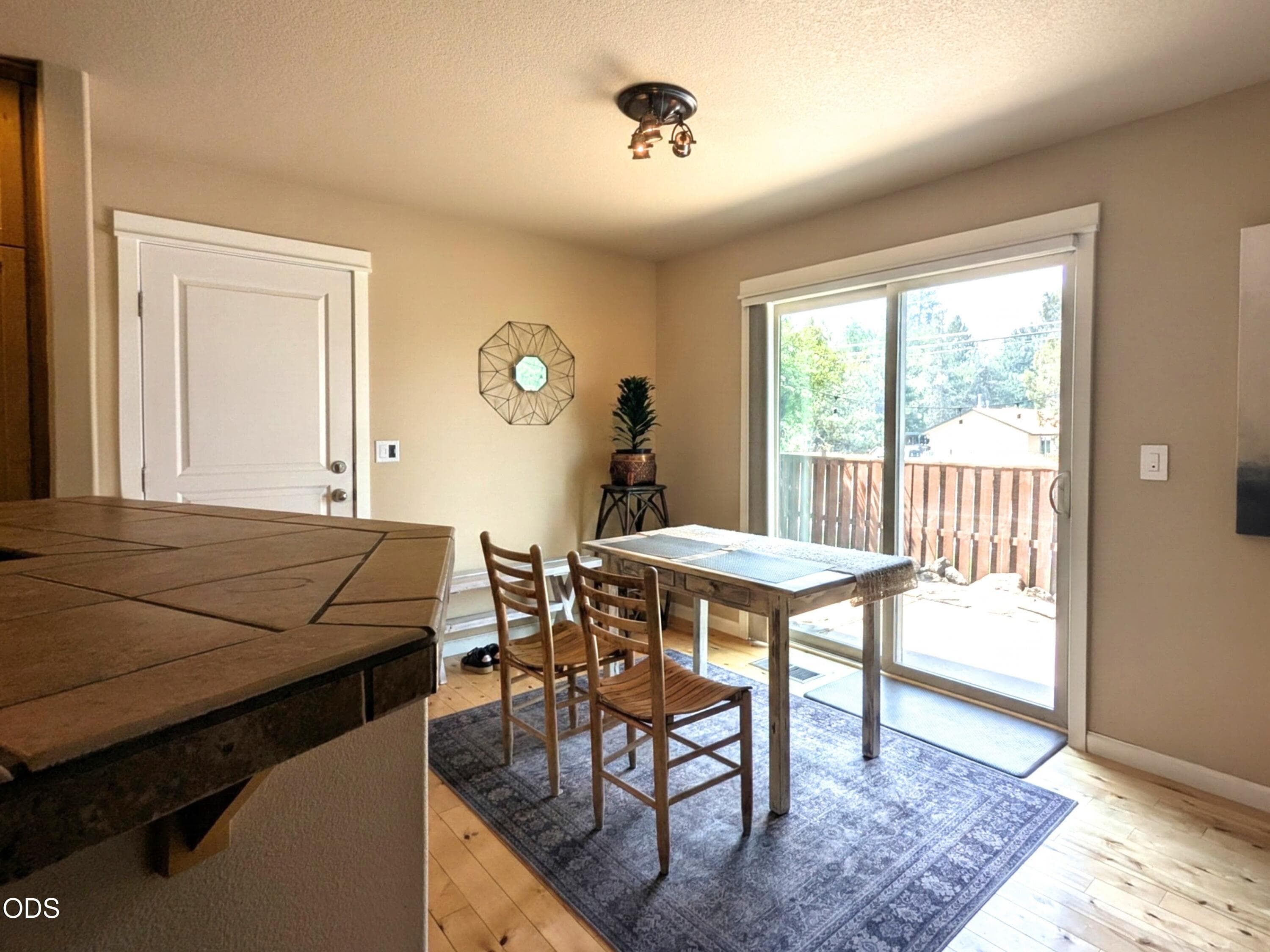 Photo 3 of 20441 Brentwood Avenue