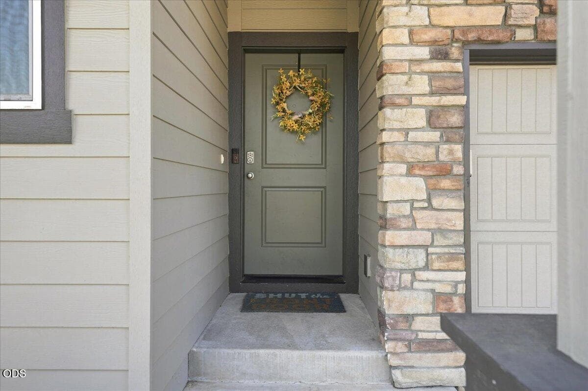 Photo 2 of 20621 SE Gemstone Avenue