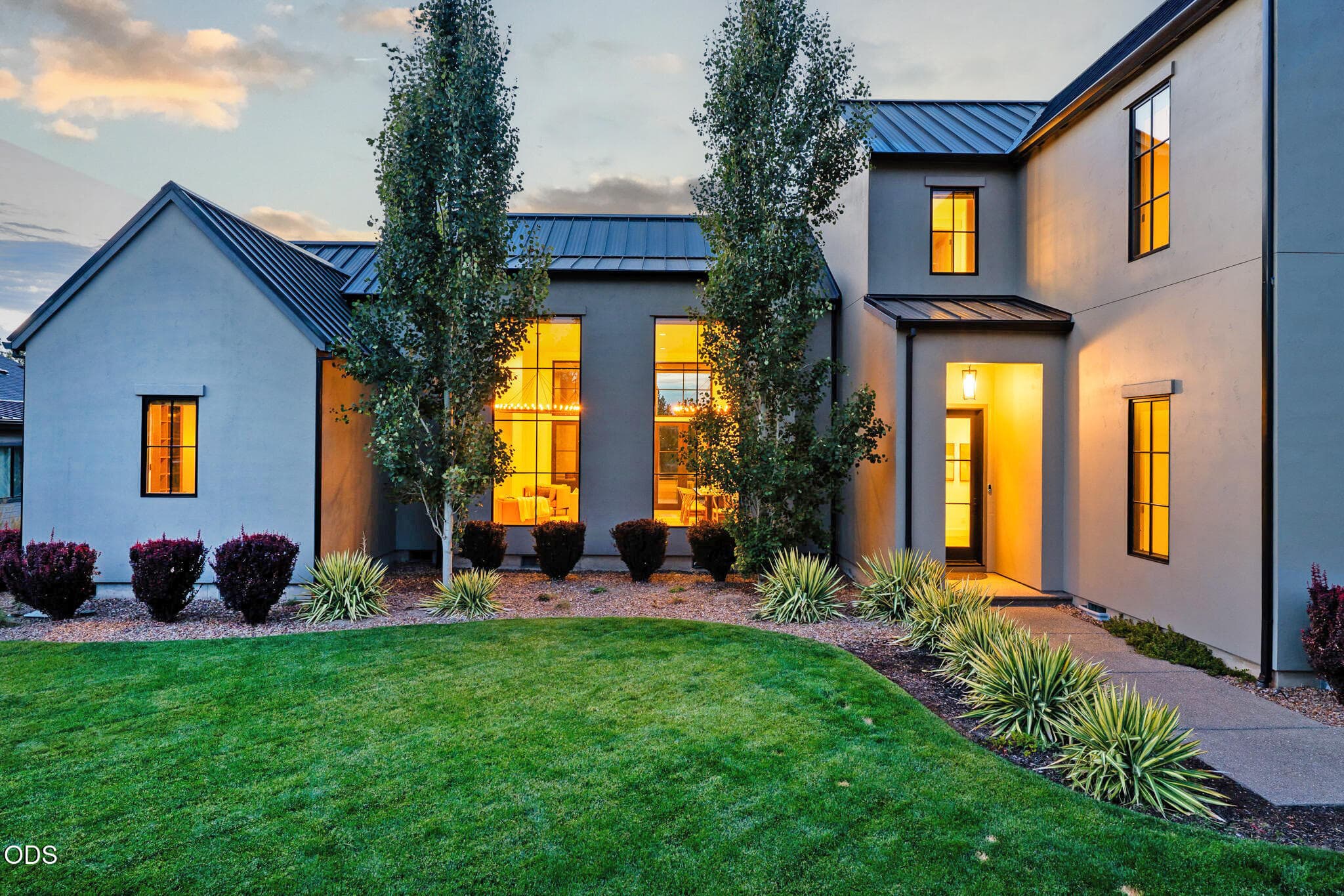 Photo 3 of 61901 Hosmer Lake Drive